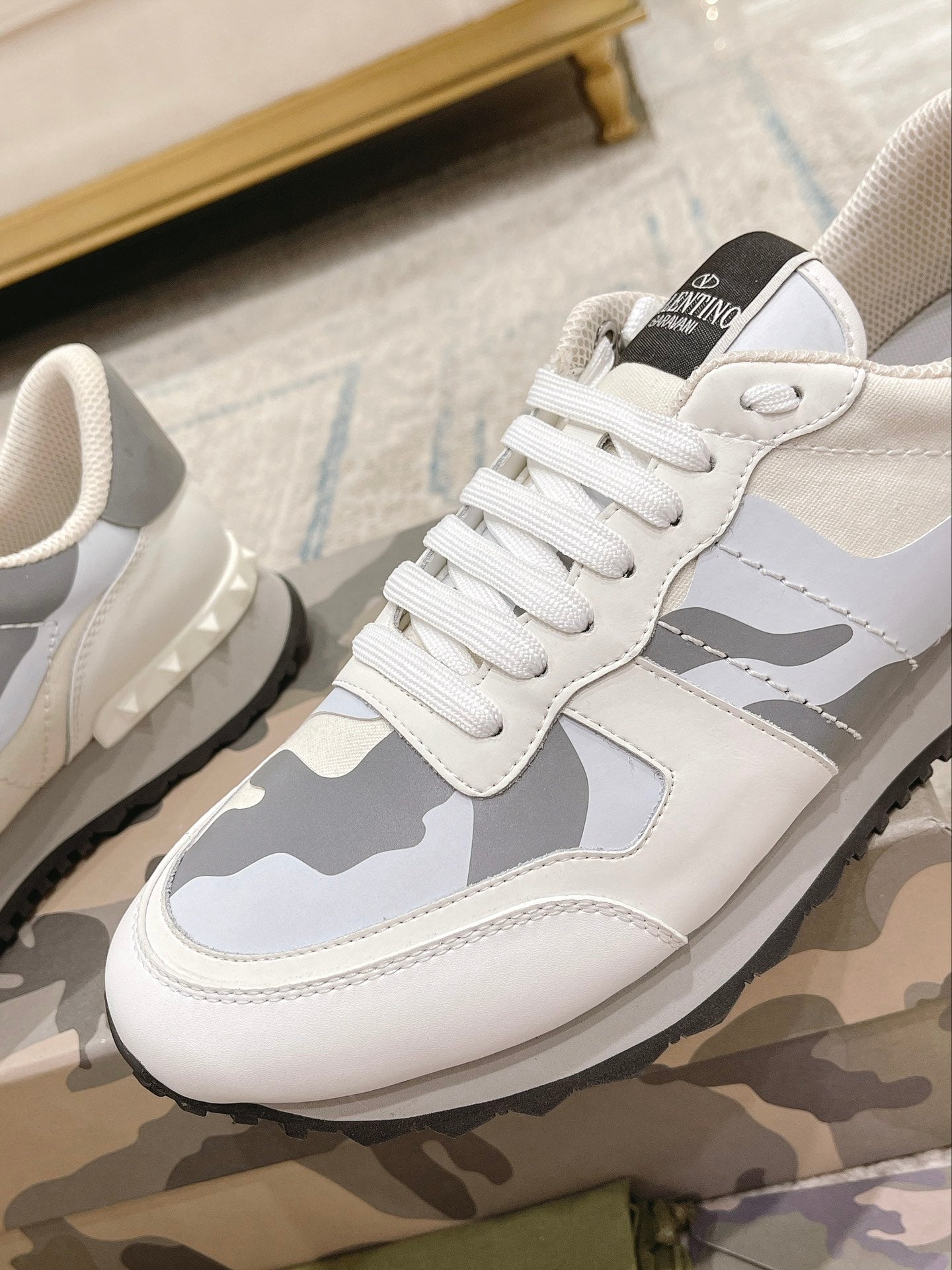 LuxluxHouse Best Quality Shoes Valentino