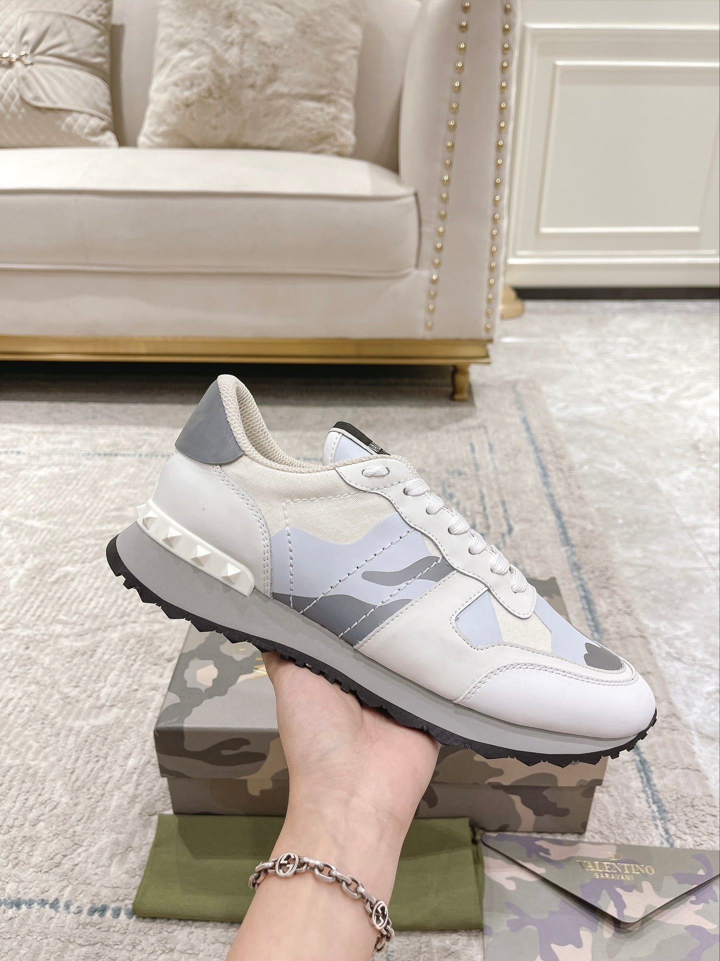 LuxluxHouse Best Quality Shoes Valentino