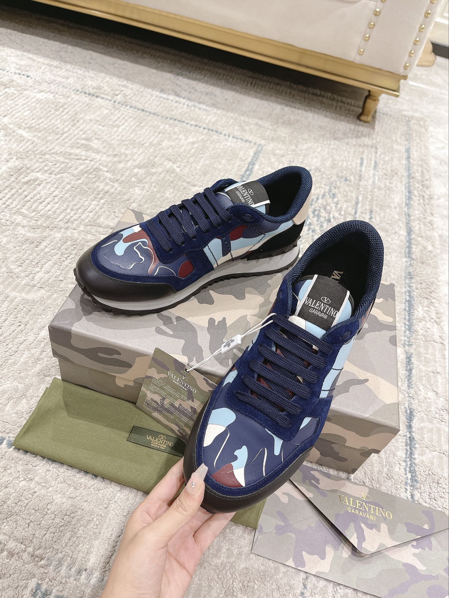 LuxluxHouse Best Quality Shoes Valentino