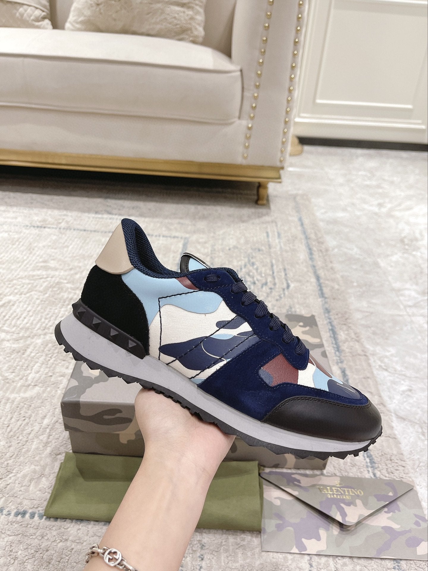 LuxluxHouse Best Quality Shoes Valentino
