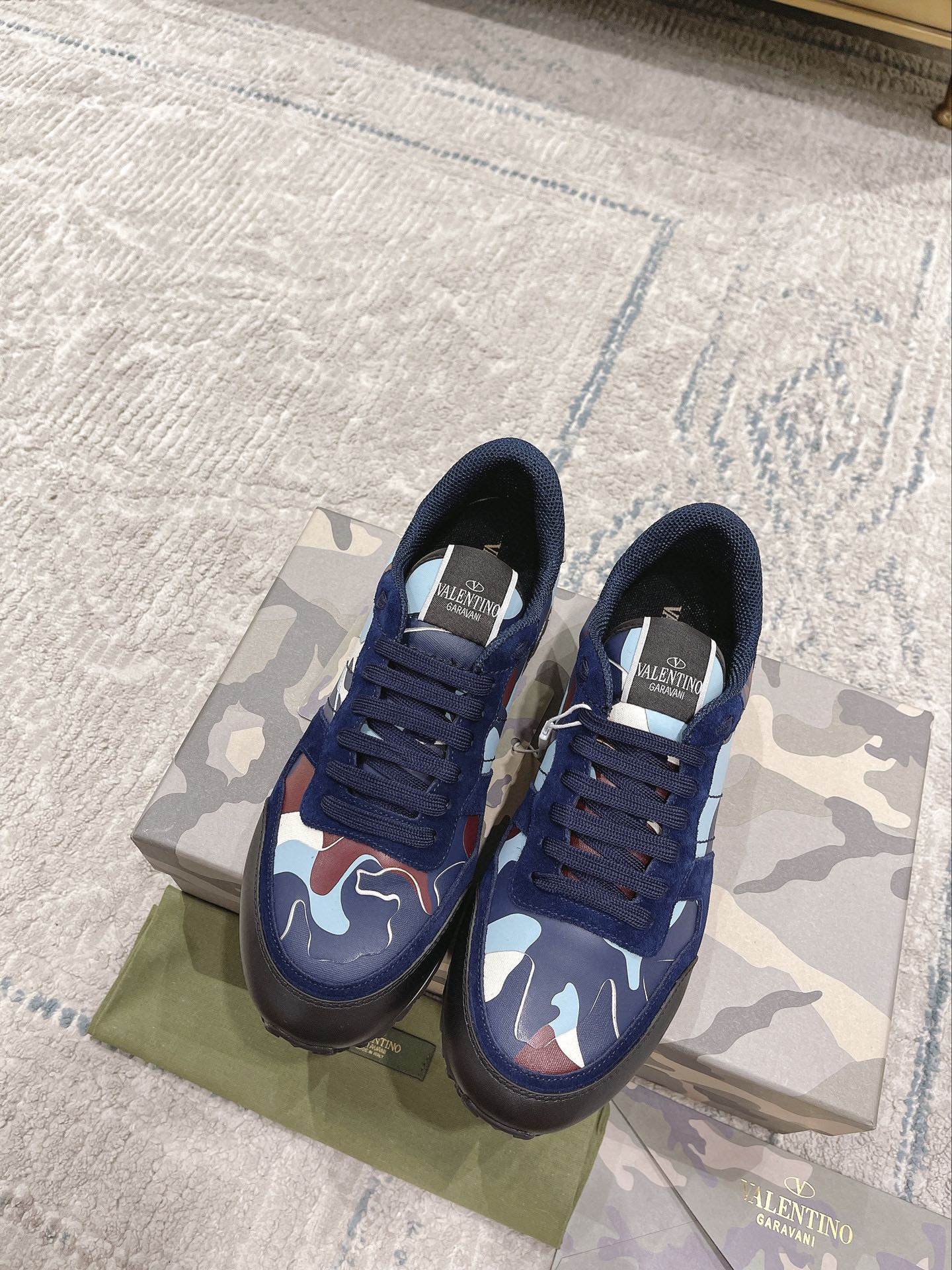 LuxluxHouse Best Quality Shoes Valentino