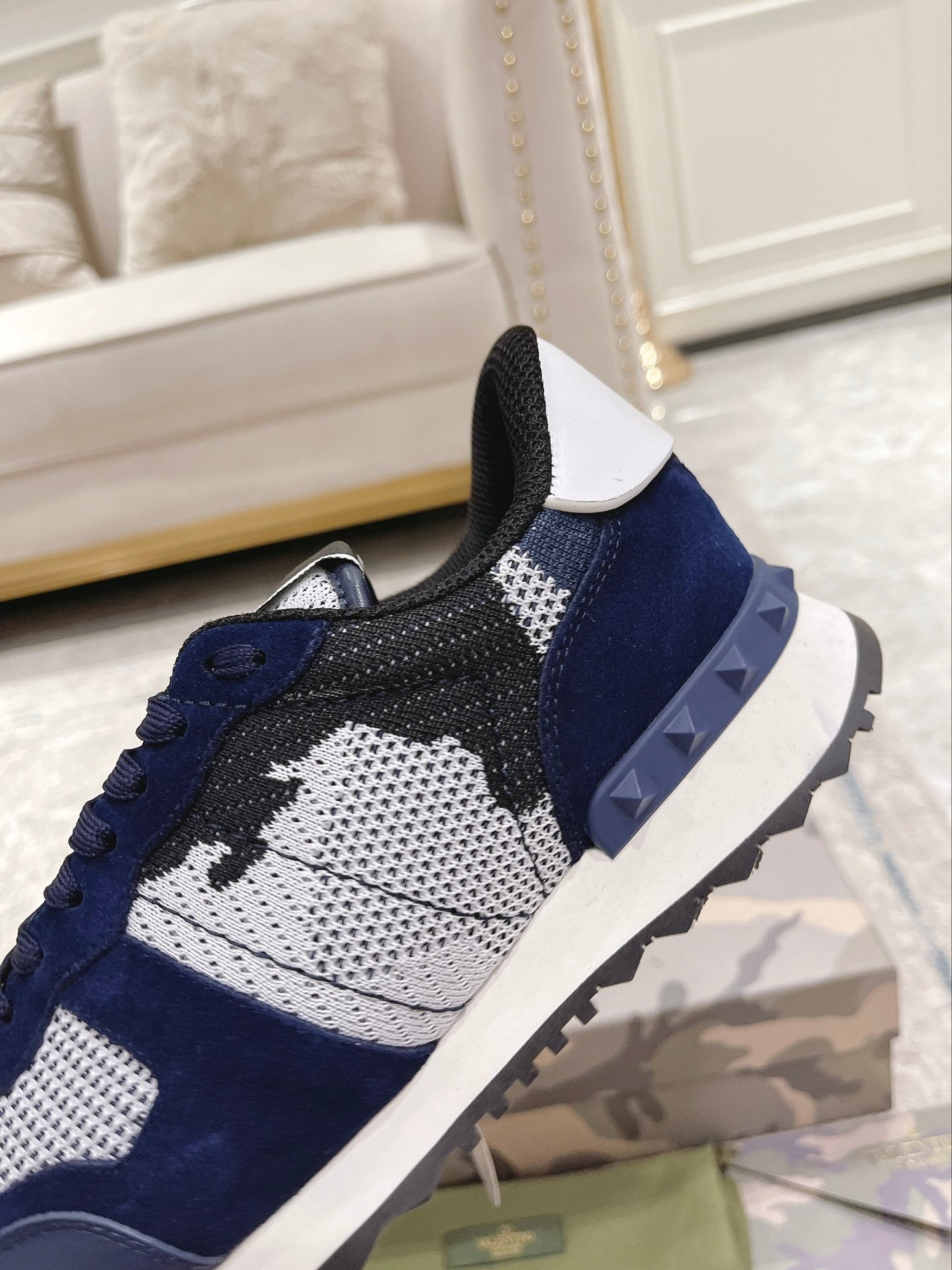 LuxluxHouse Best Quality Shoes Valentino