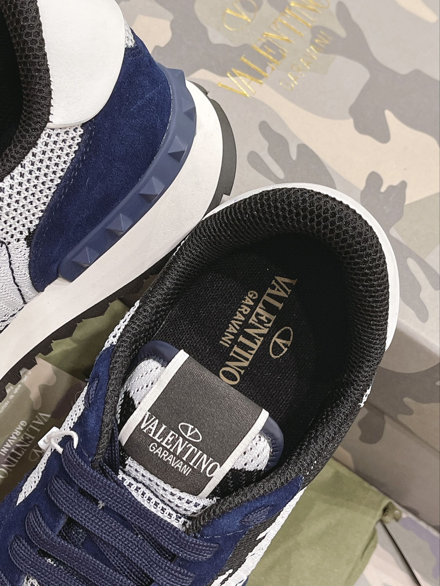 LuxluxHouse Best Quality Shoes Valentino