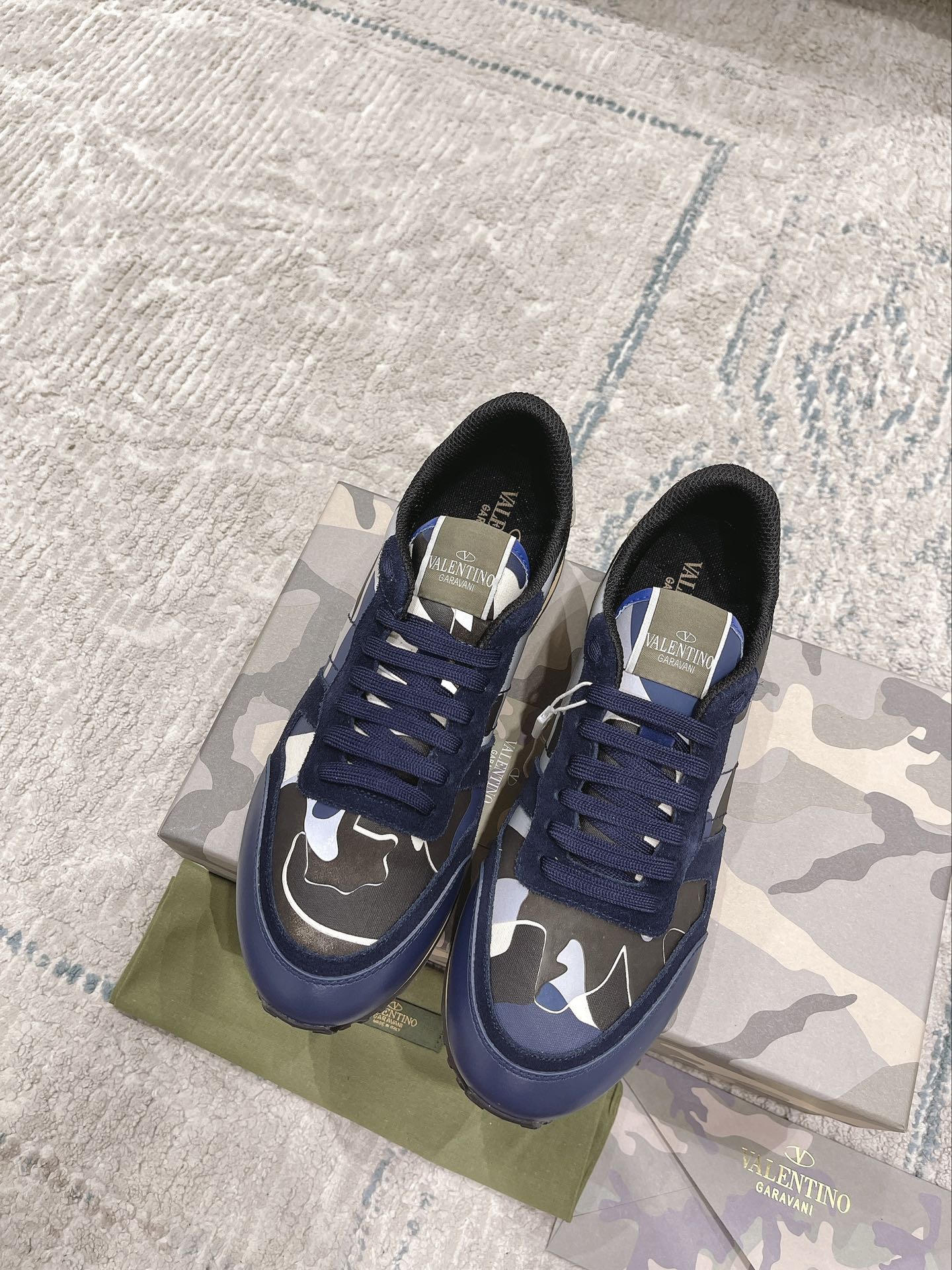 LuxluxHouse Best Quality Shoes Valentino