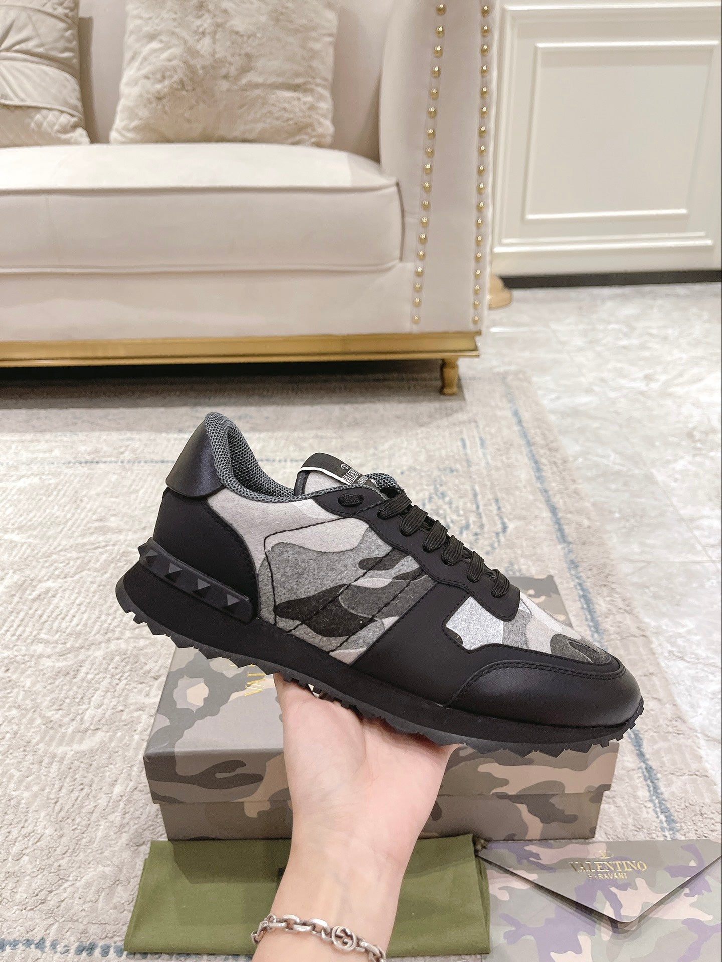 LuxluxHouse Best Quality Shoes Valentino