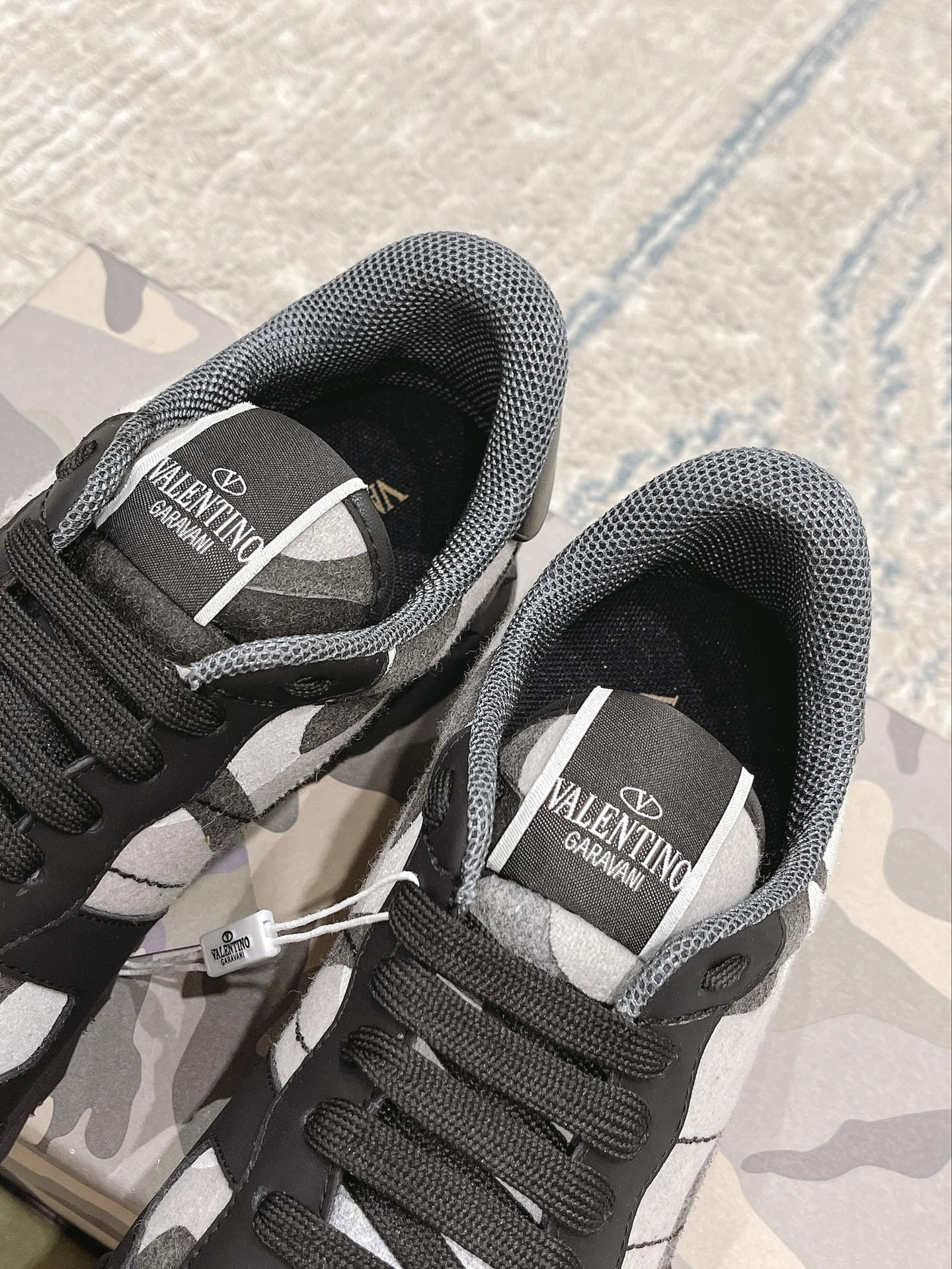 LuxluxHouse Best Quality Shoes Valentino