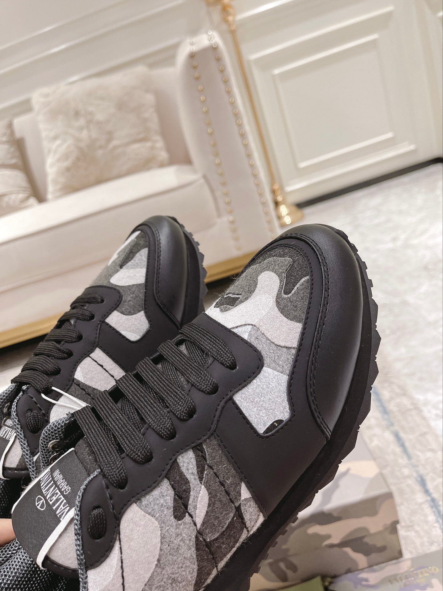 LuxluxHouse Best Quality Shoes Valentino