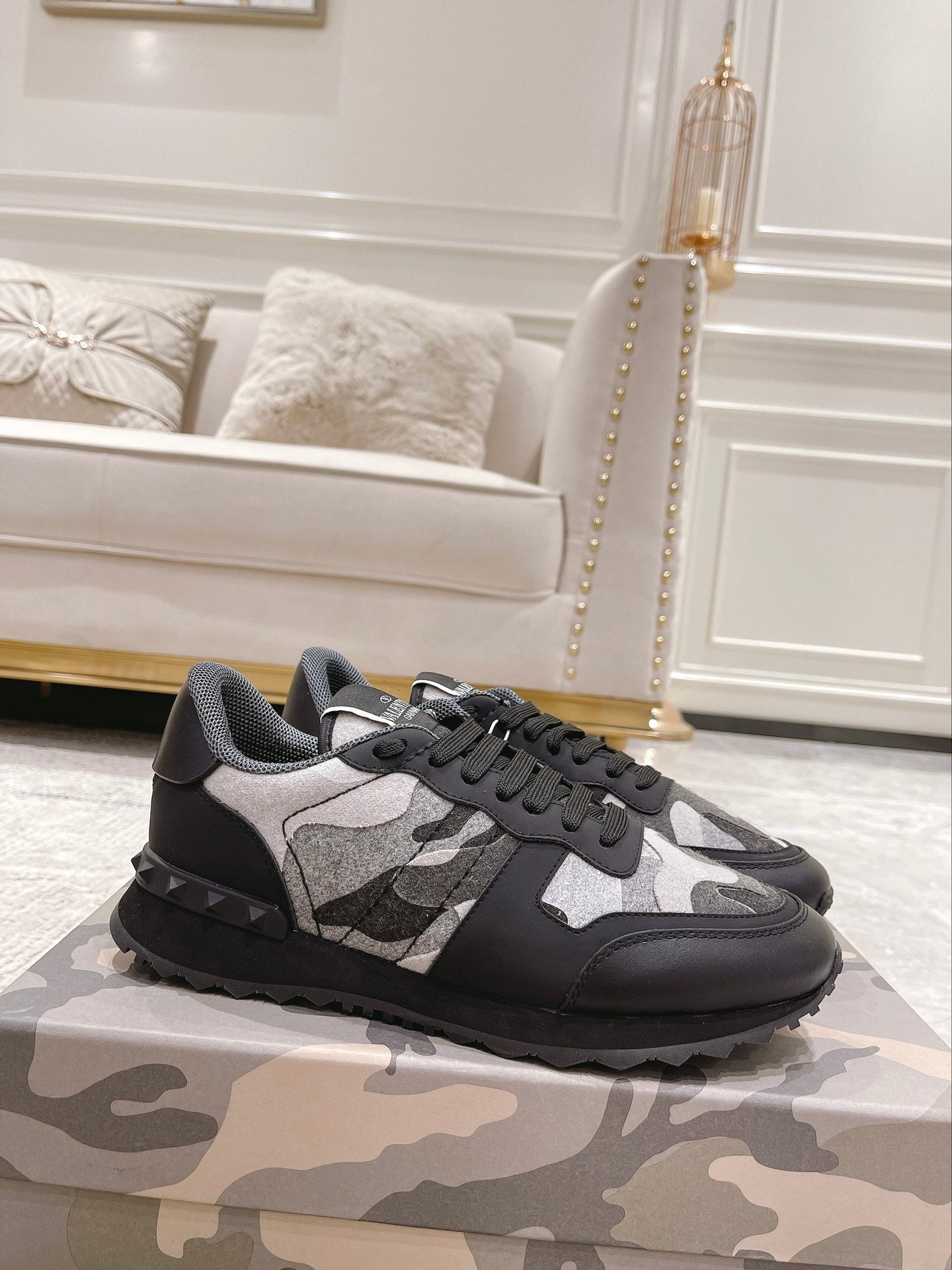 LuxluxHouse Best Quality Shoes Valentino