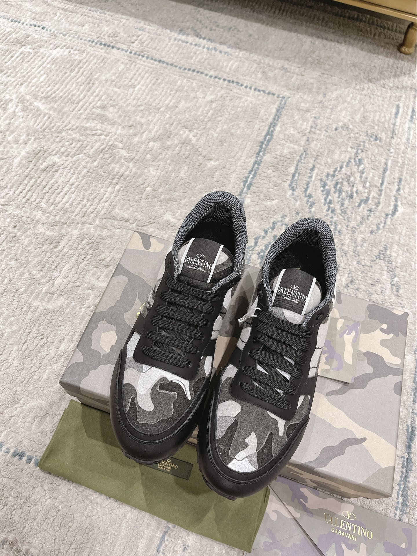 LuxluxHouse Best Quality Shoes Valentino