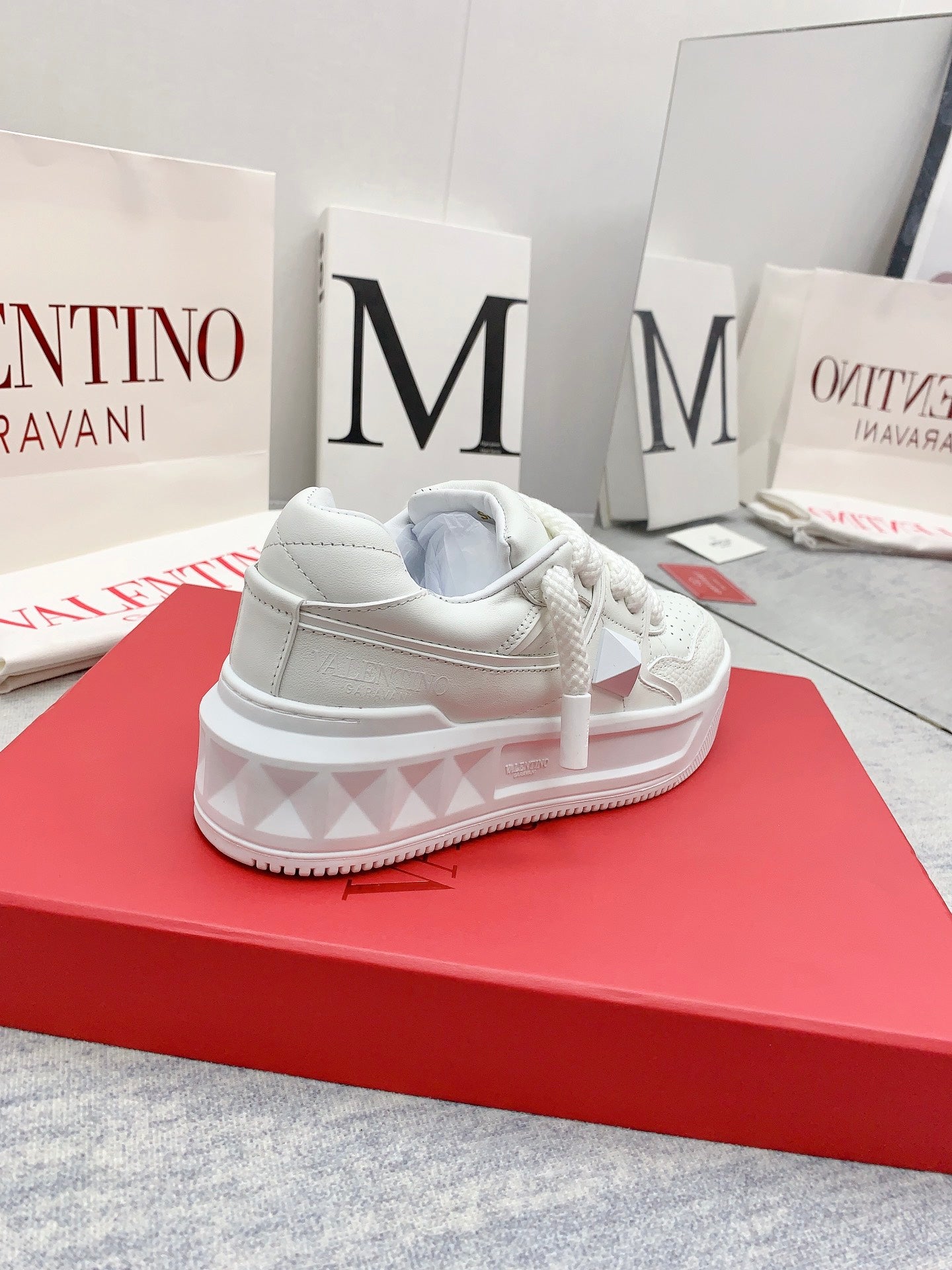 LuxluxHouse Best Quality Shoes Valentino