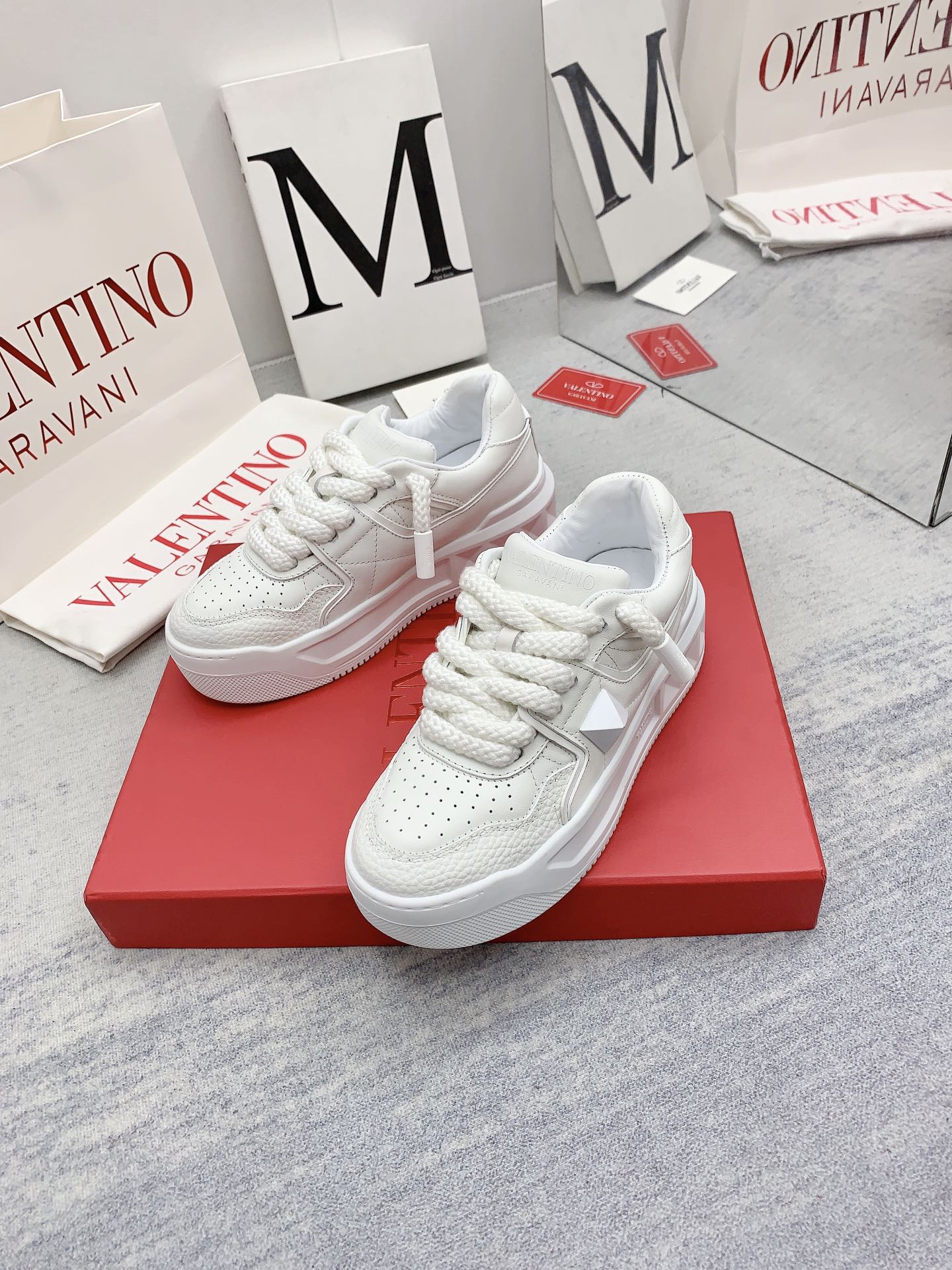 LuxluxHouse Best Quality Shoes Valentino