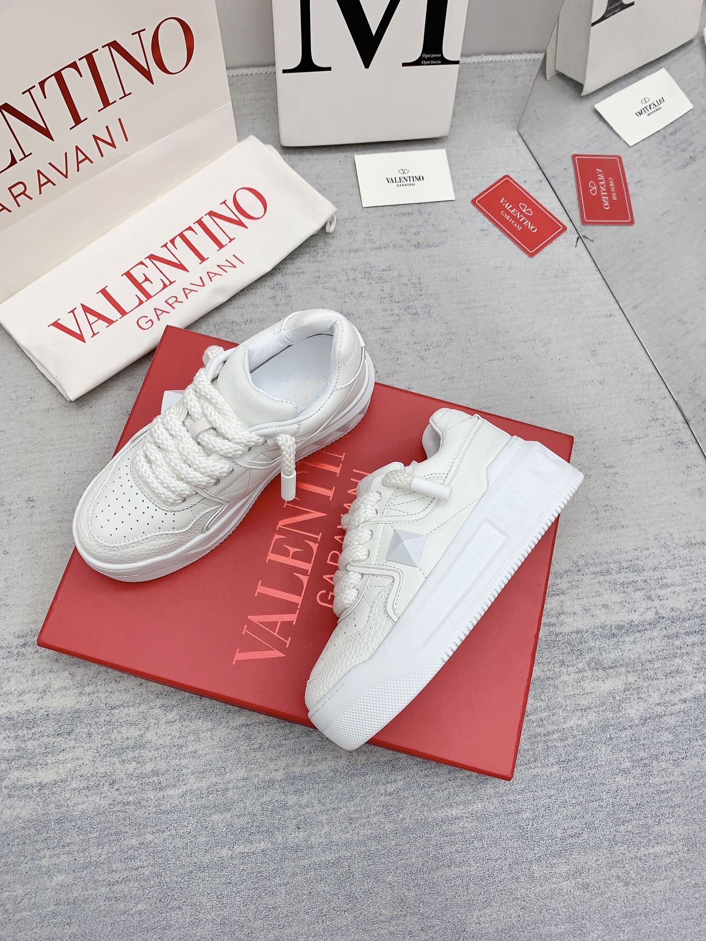 LuxluxHouse Best Quality Shoes Valentino
