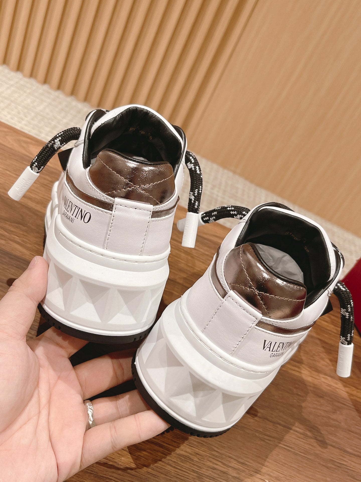LuxluxHouse Best Quality Valentino Women Shoes