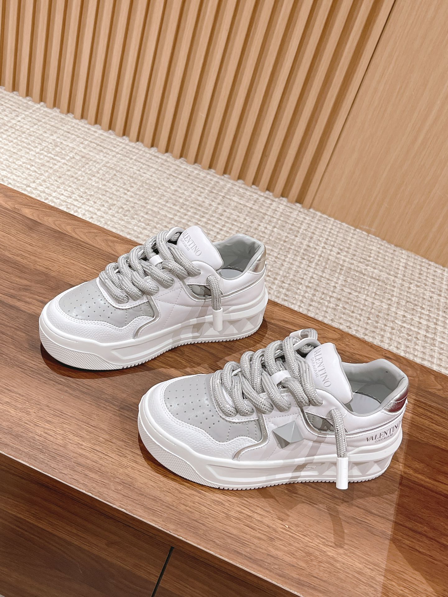 LuxluxHouse Best Quality Valentino Women Shoes