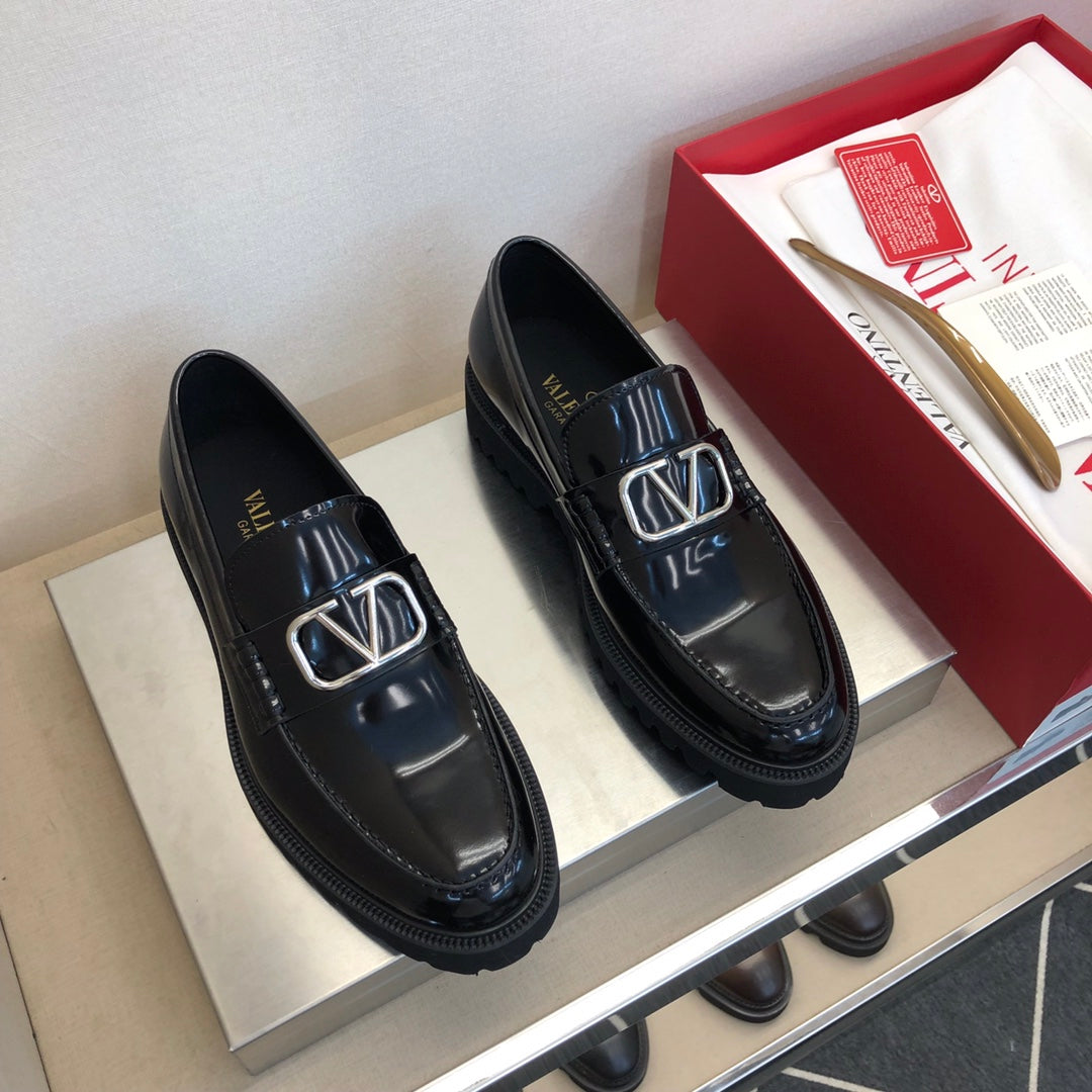 LuxluxHouse Best Quality Shoes Valentino