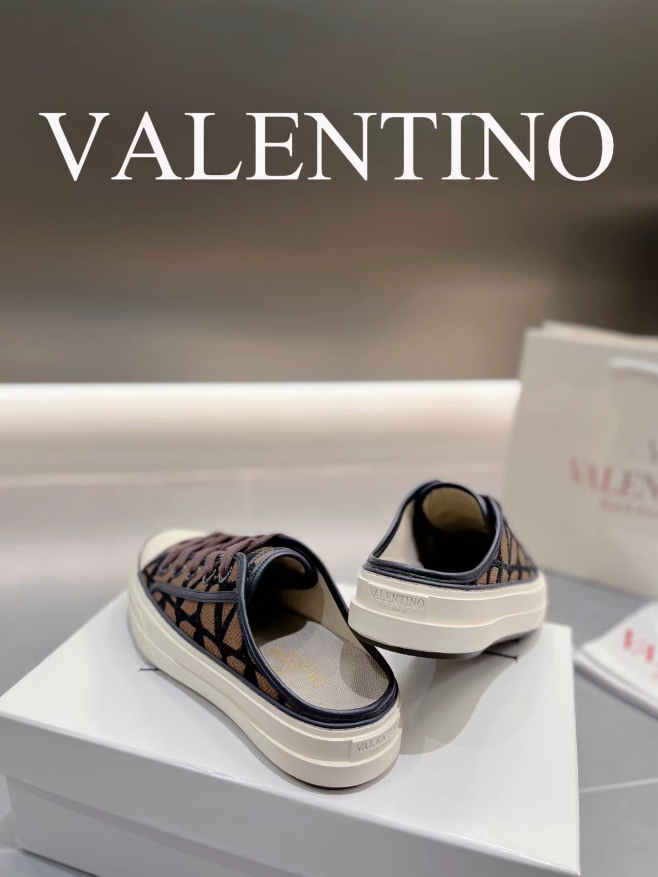 LuxluxHouse Best Quality Shoes Valentino