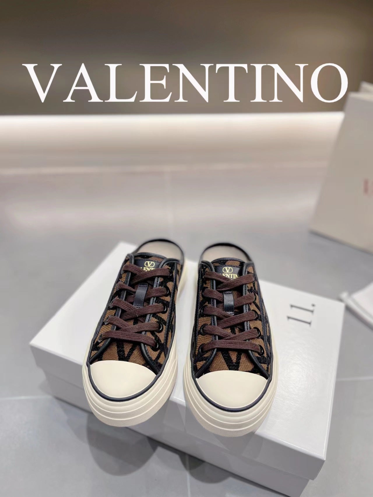 LuxluxHouse Best Quality Shoes Valentino