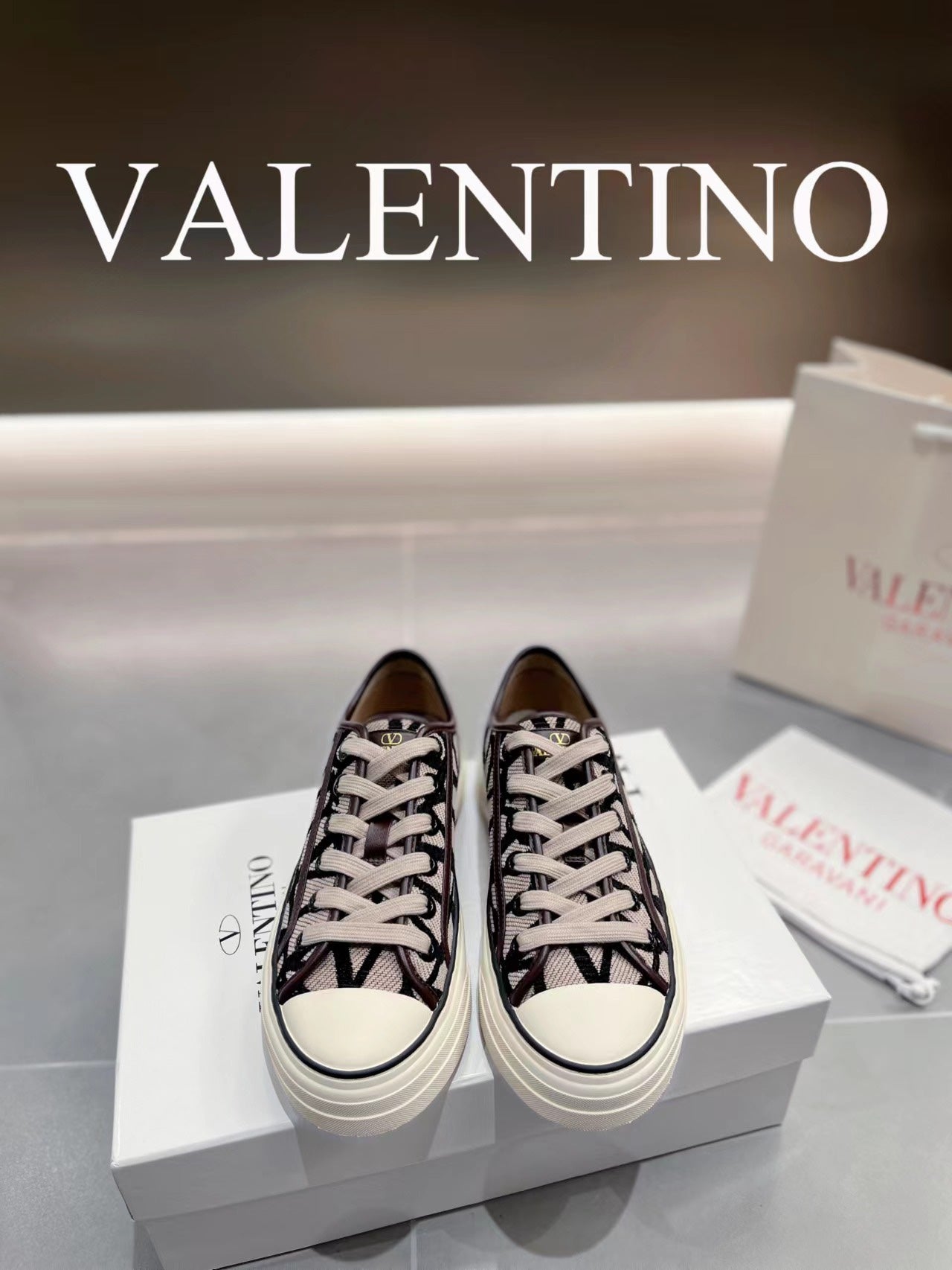 LuxluxHouse Best Quality Shoes Valentino