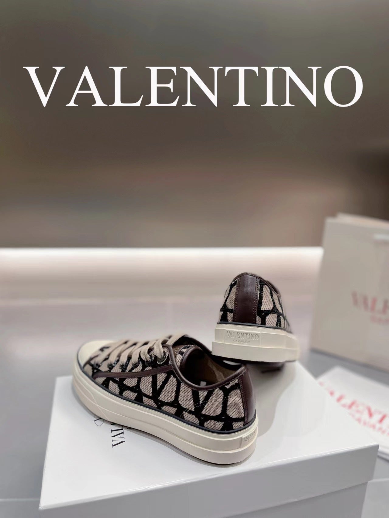 LuxluxHouse Best Quality Shoes Valentino
