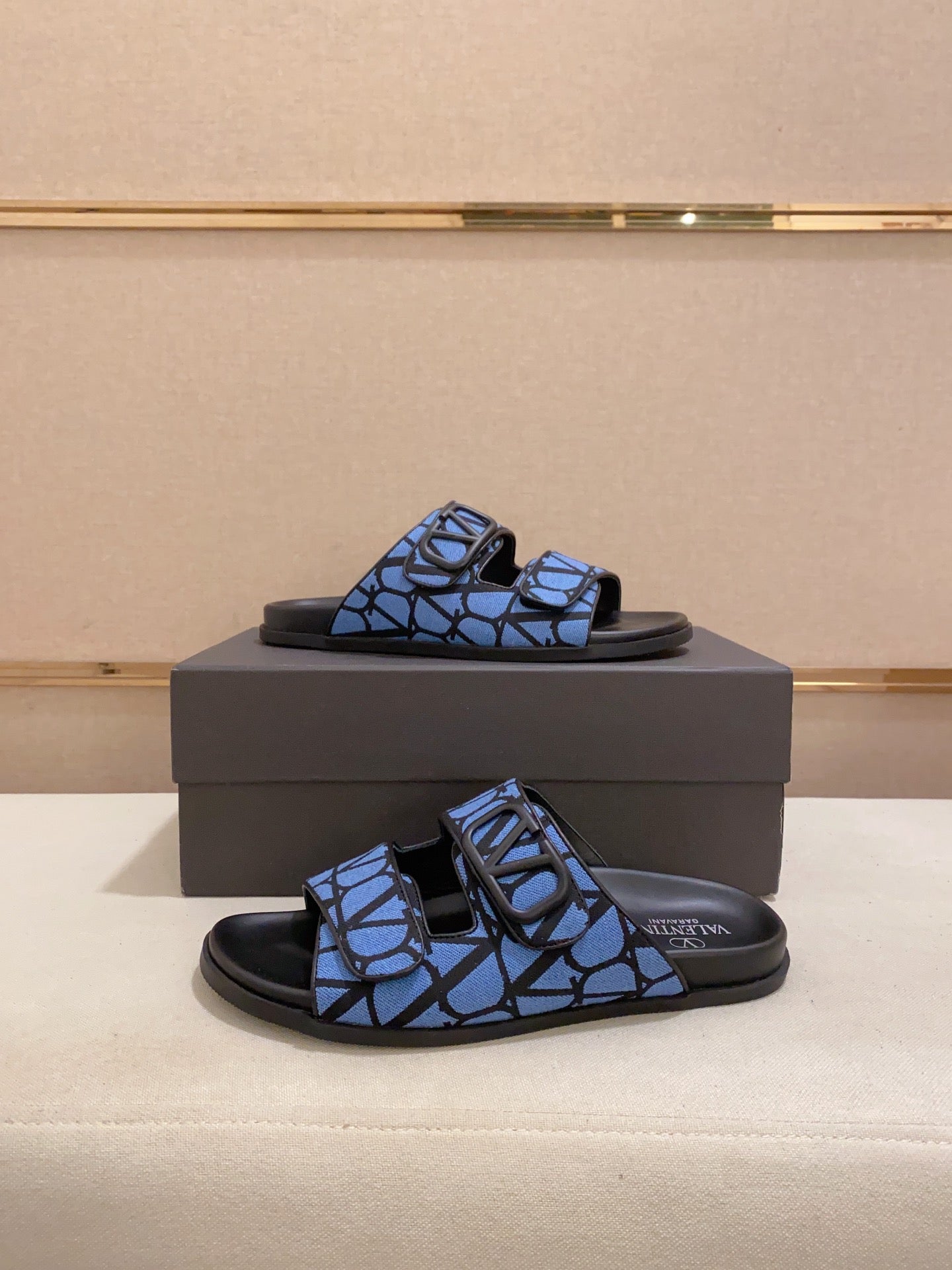 LuxluxHouse Best Quality Sandals Valentino