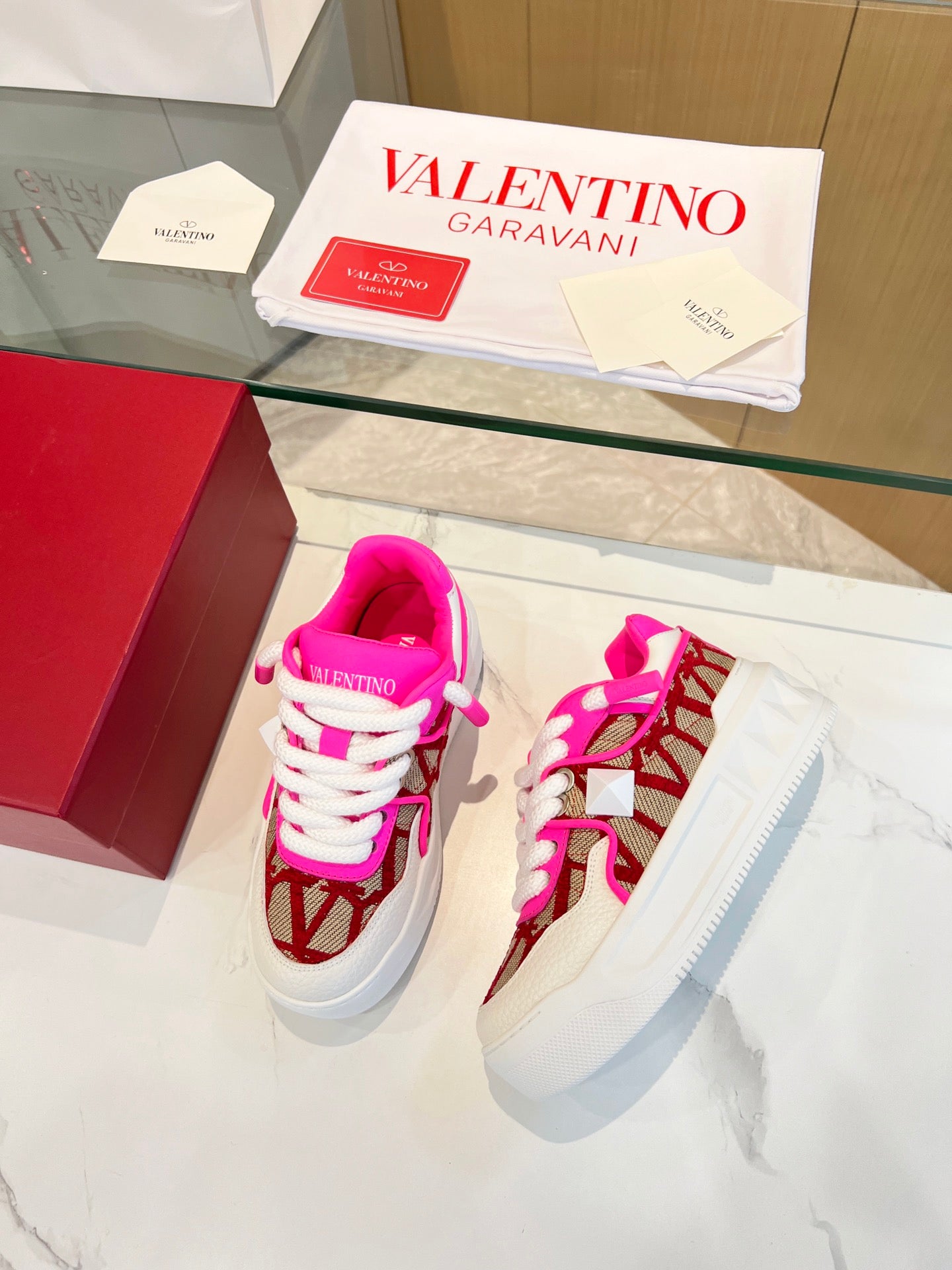 LuxluxHouse Best Quality Shoes Valentino