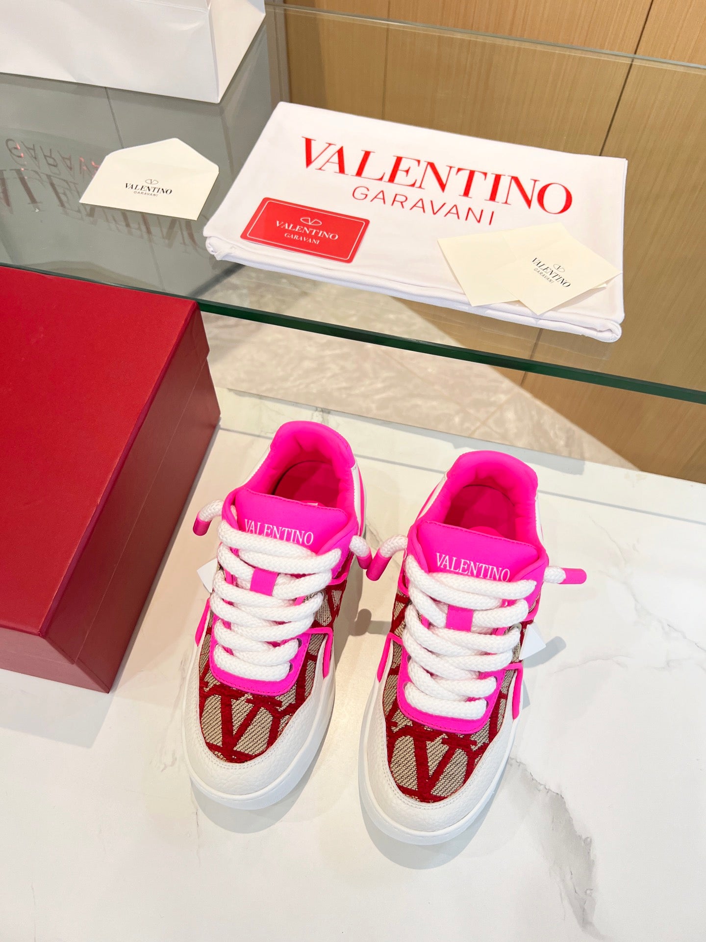 LuxluxHouse Best Quality Shoes Valentino