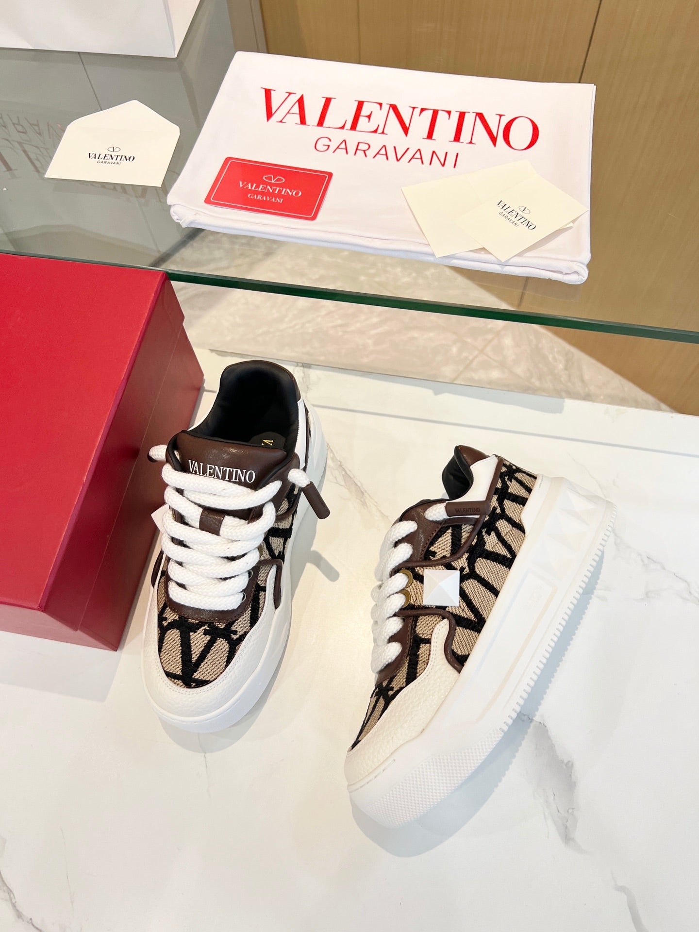 LuxluxHouse Best Quality Shoes Valentino