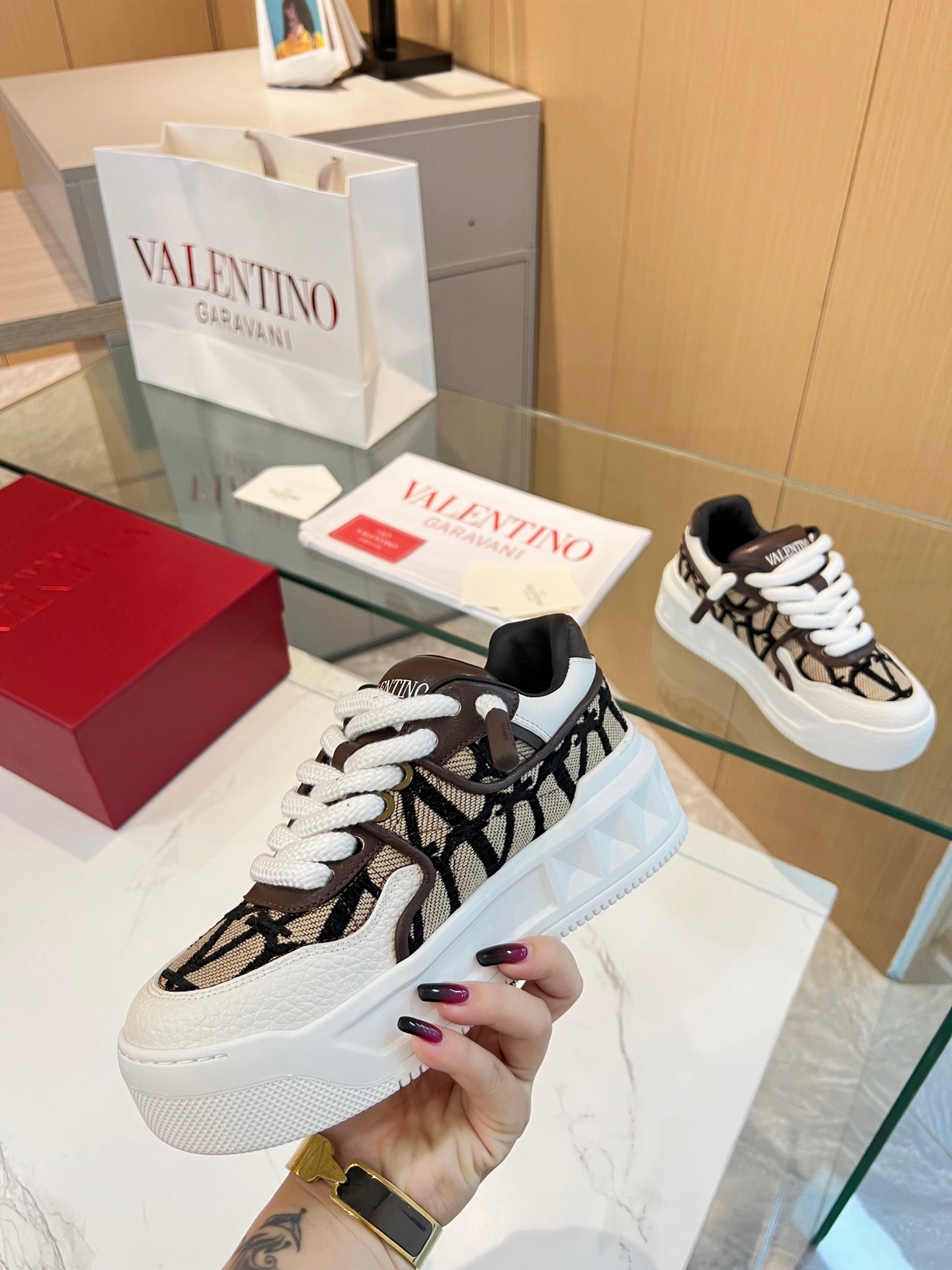 LuxluxHouse Best Quality Shoes Valentino