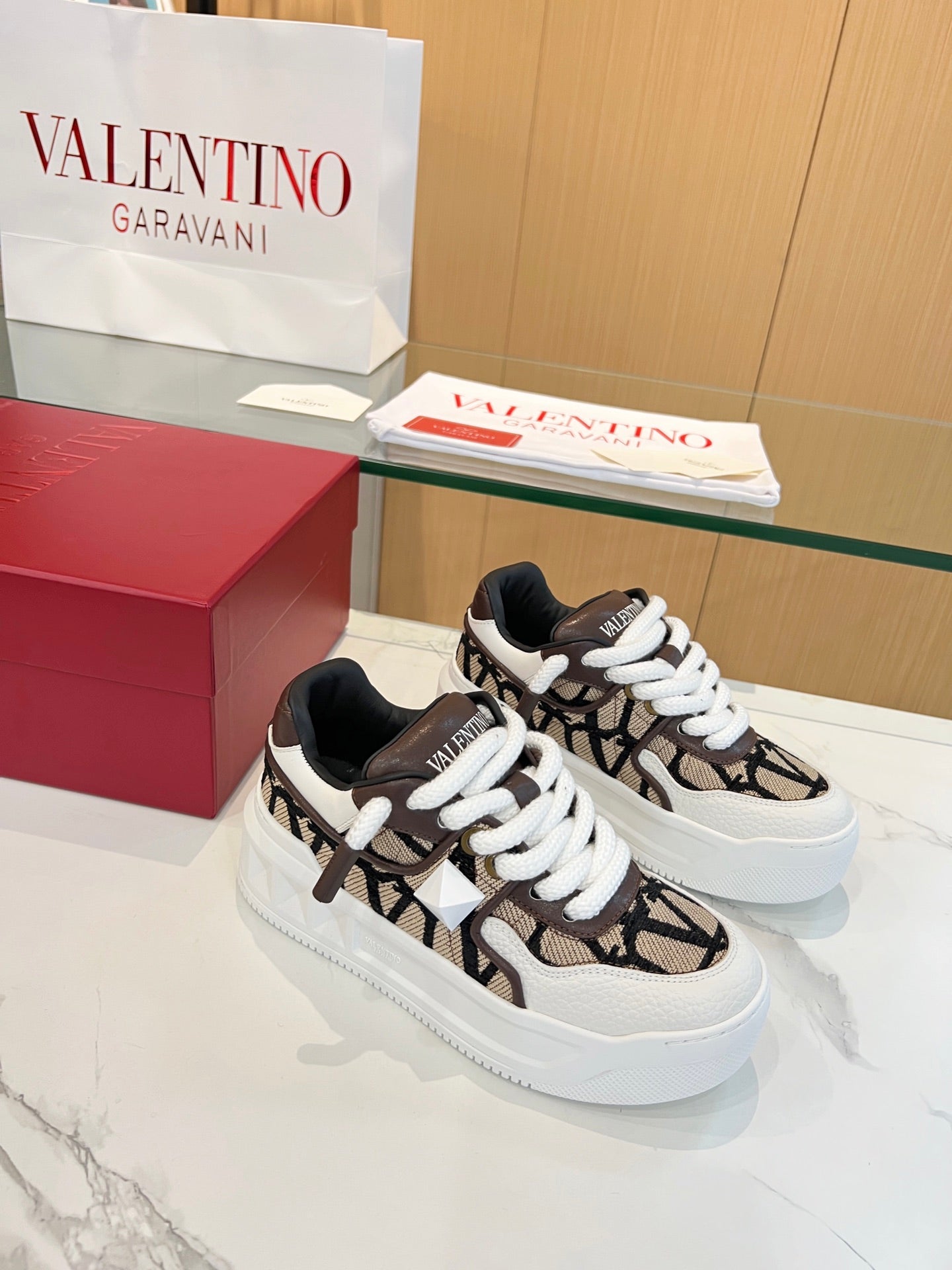 LuxluxHouse Best Quality Shoes Valentino