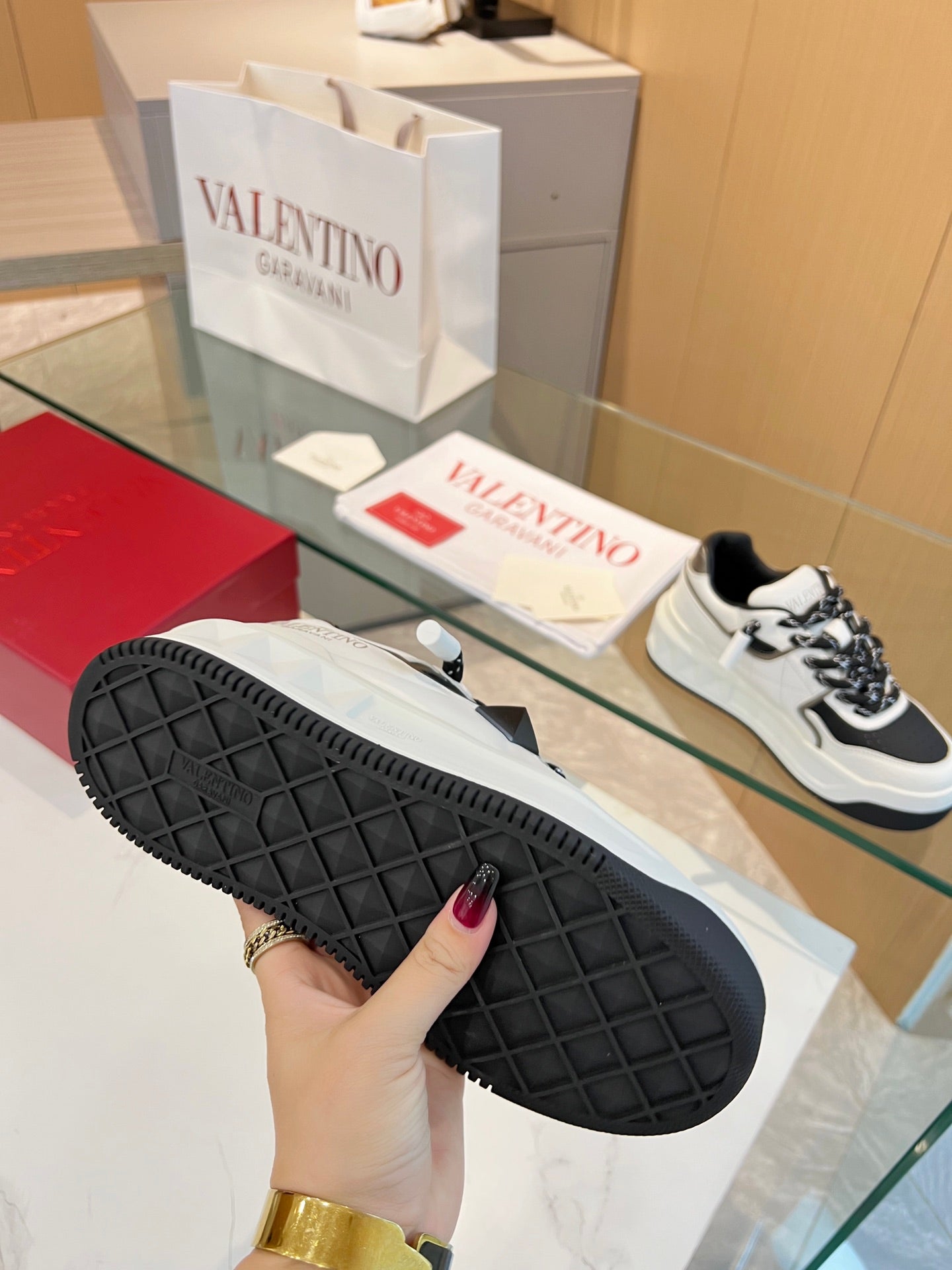 LuxluxHouse Best Quality Shoes Valentino