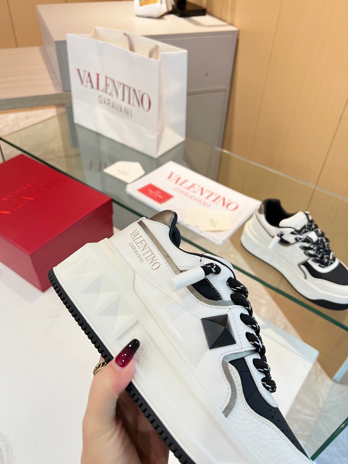 LuxluxHouse Best Quality Shoes Valentino