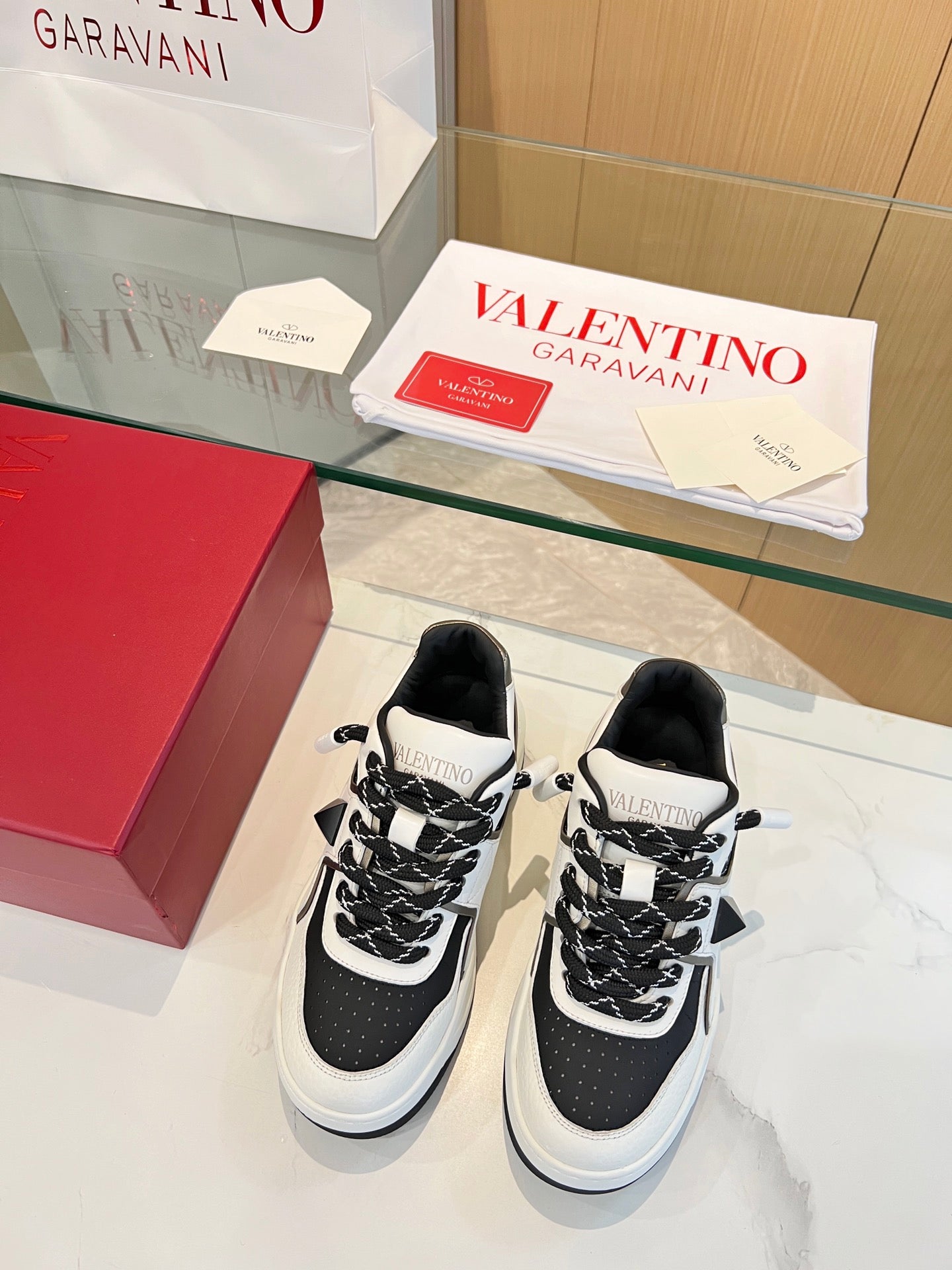 LuxluxHouse Best Quality Shoes Valentino