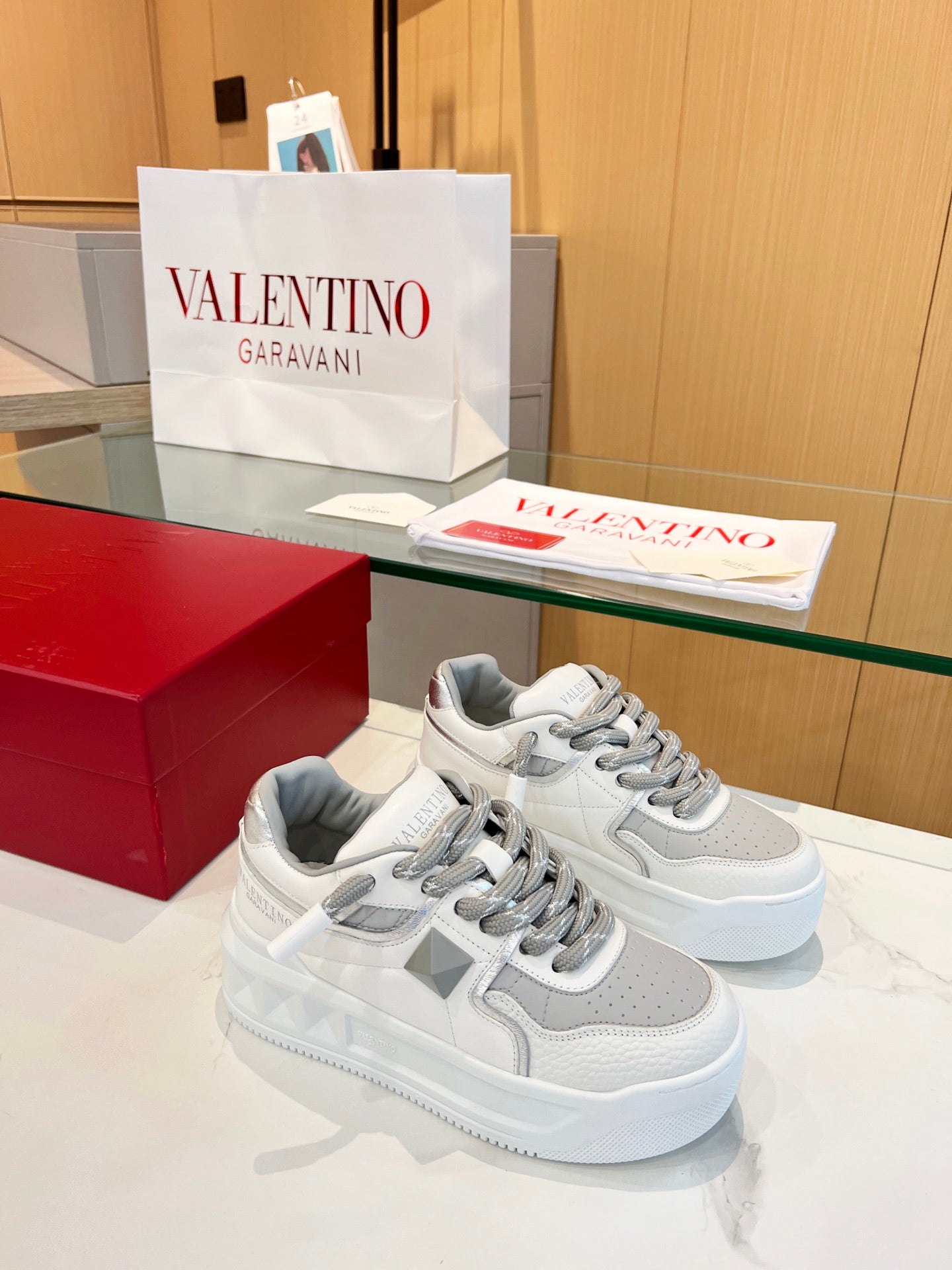 LuxluxHouse Best Quality Shoes Valentino