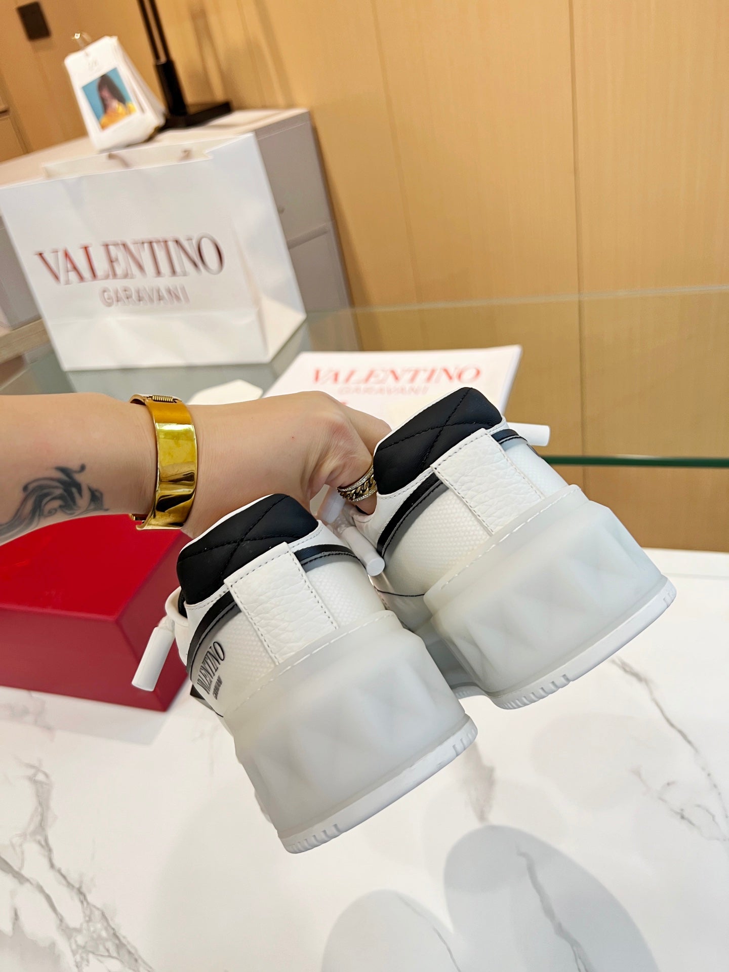 LuxluxHouse Best Quality Shoes Valentino