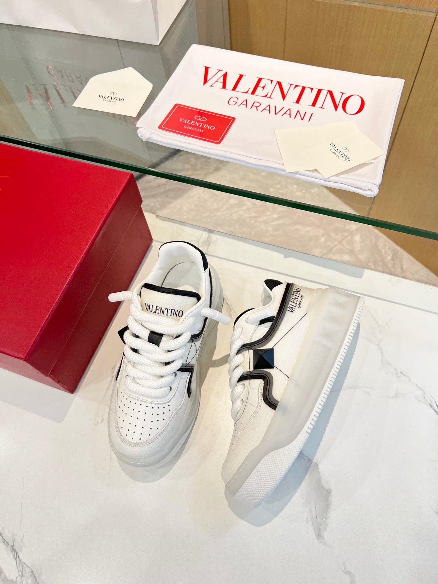 LuxluxHouse Best Quality Shoes Valentino