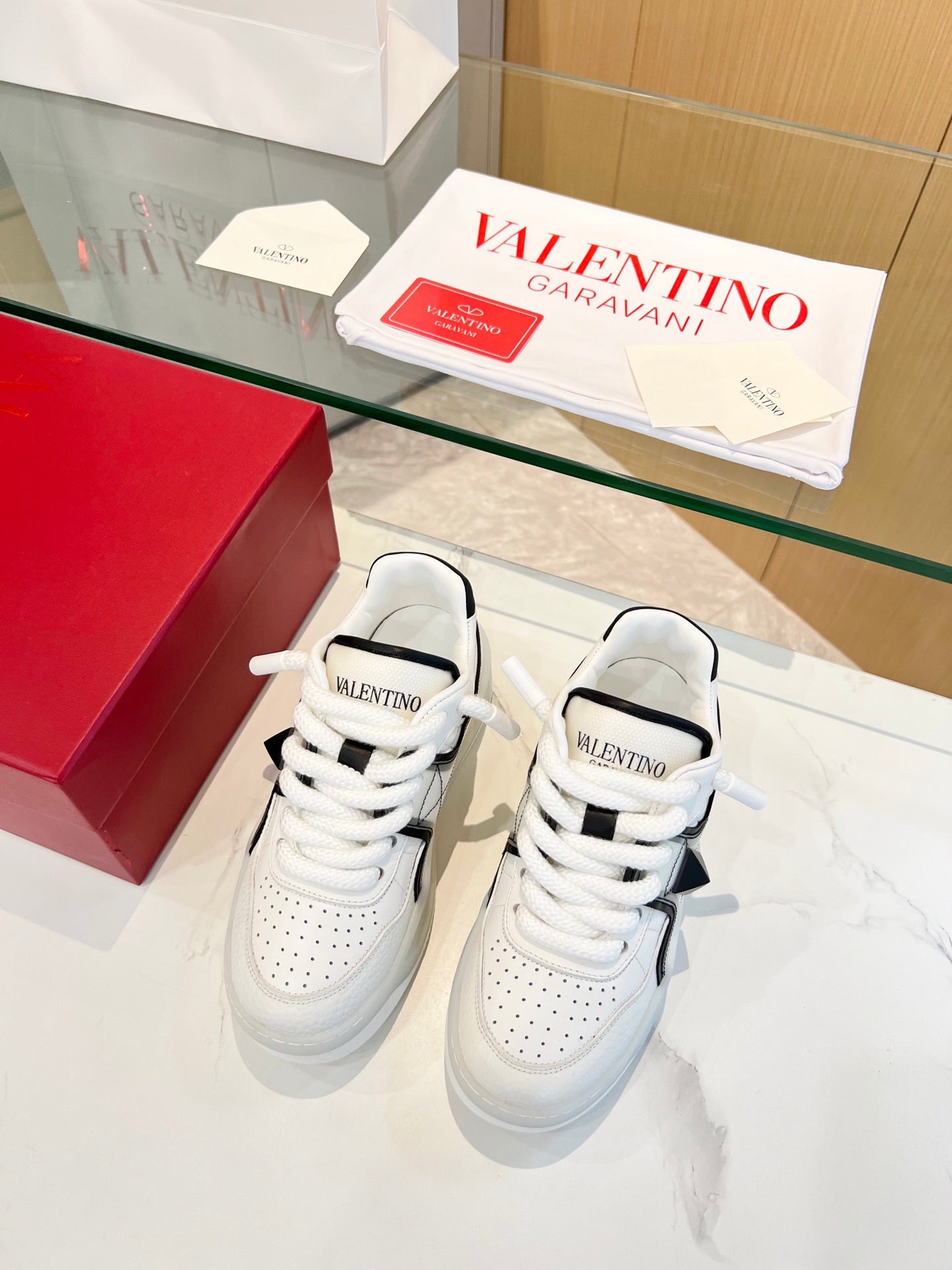 LuxluxHouse Best Quality Shoes Valentino