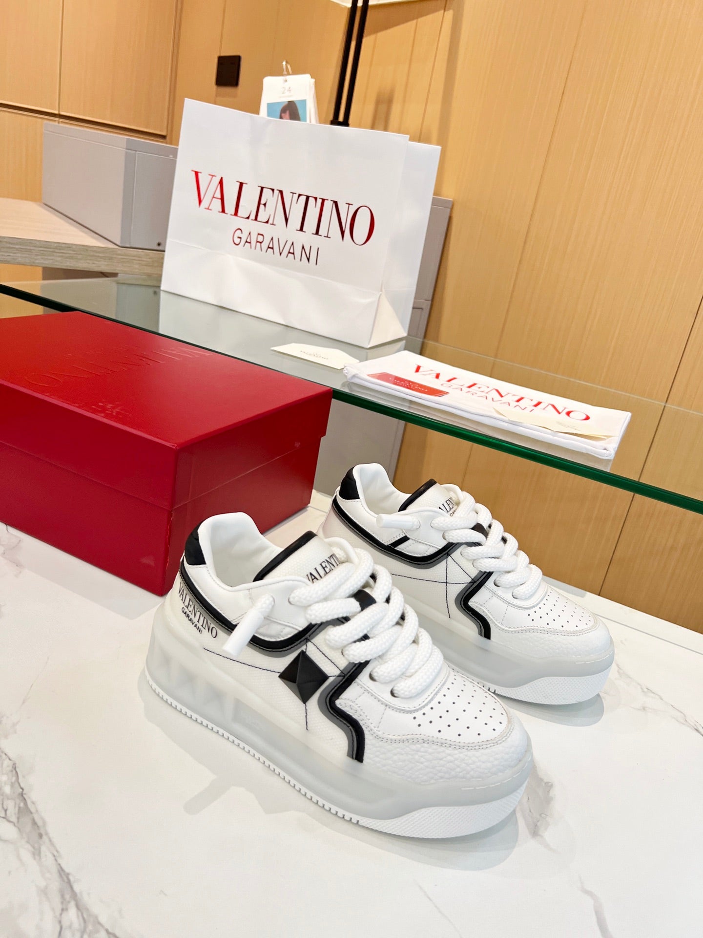 LuxluxHouse Best Quality Shoes Valentino