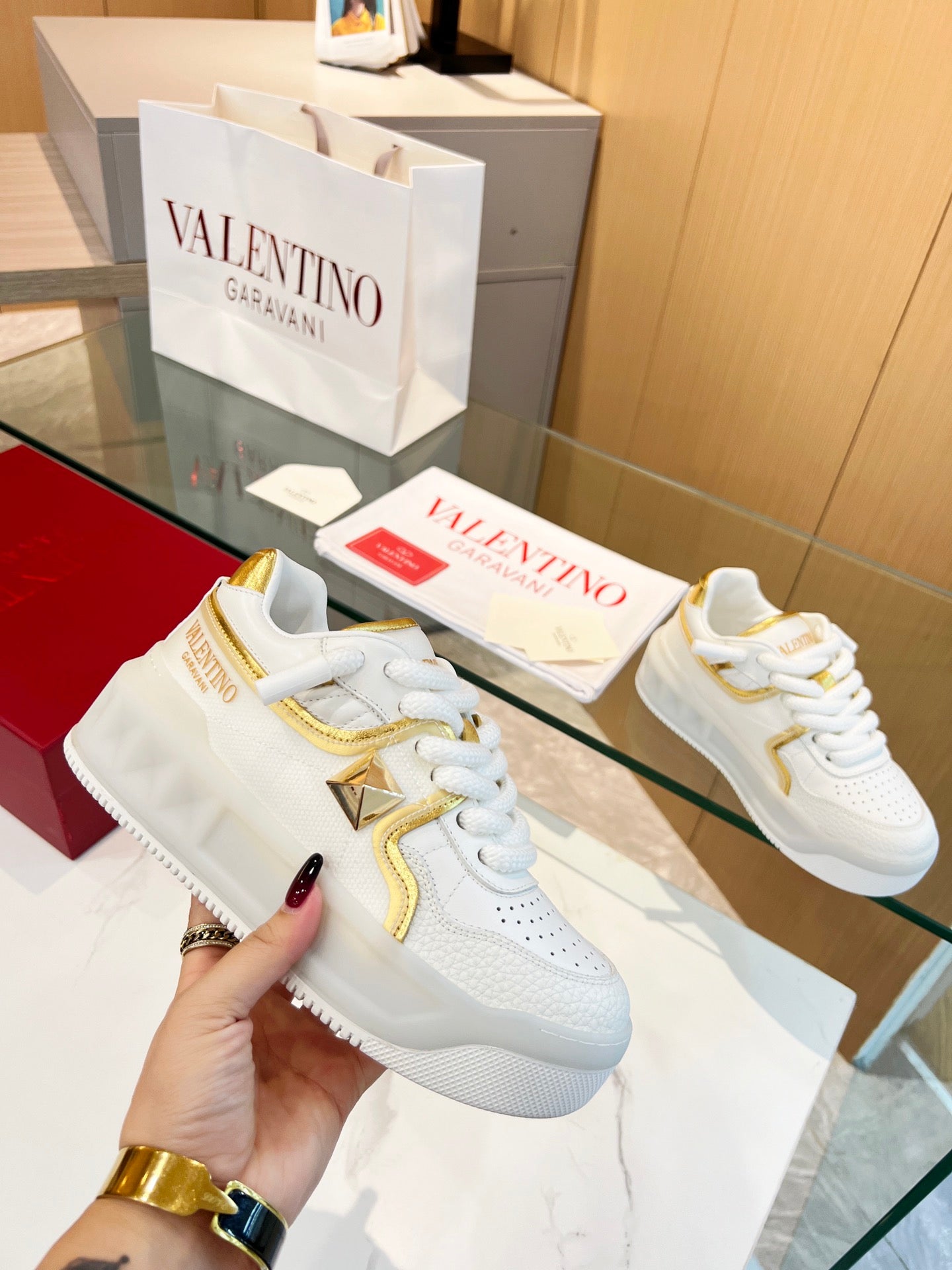 LuxluxHouse Best Quality Shoes Valentino