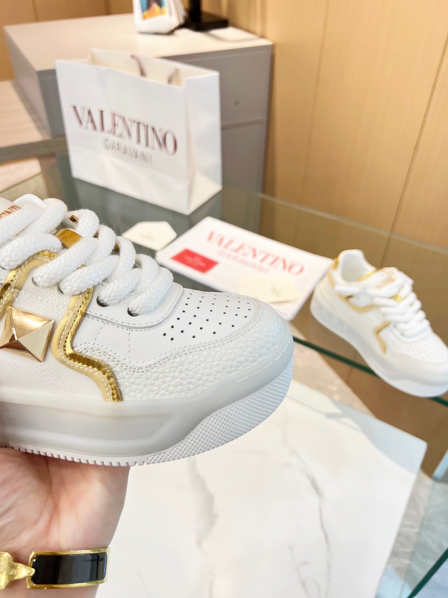 LuxluxHouse Best Quality Shoes Valentino