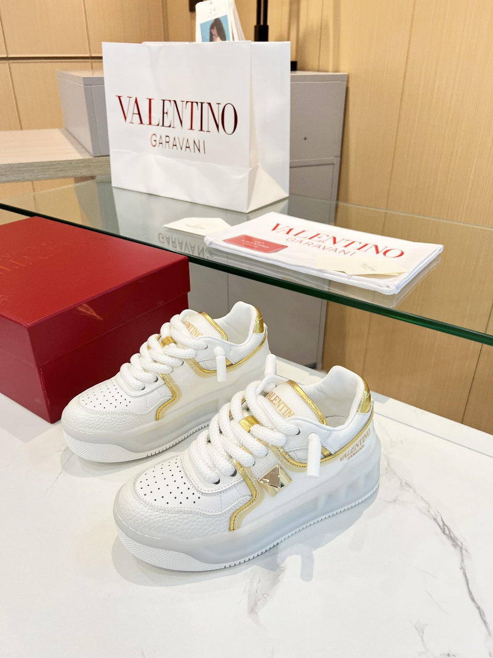 LuxluxHouse Best Quality Shoes Valentino