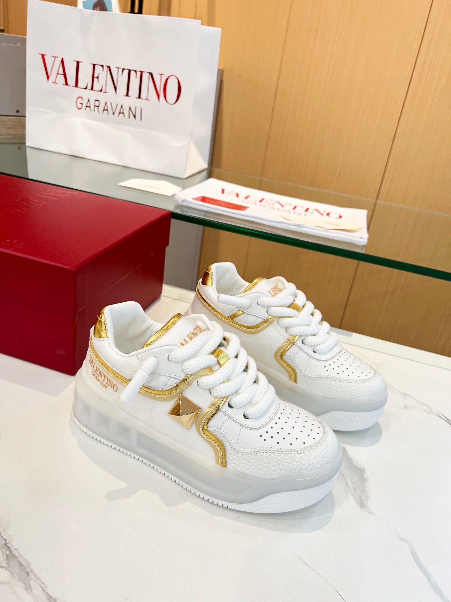 LuxluxHouse Best Quality Shoes Valentino