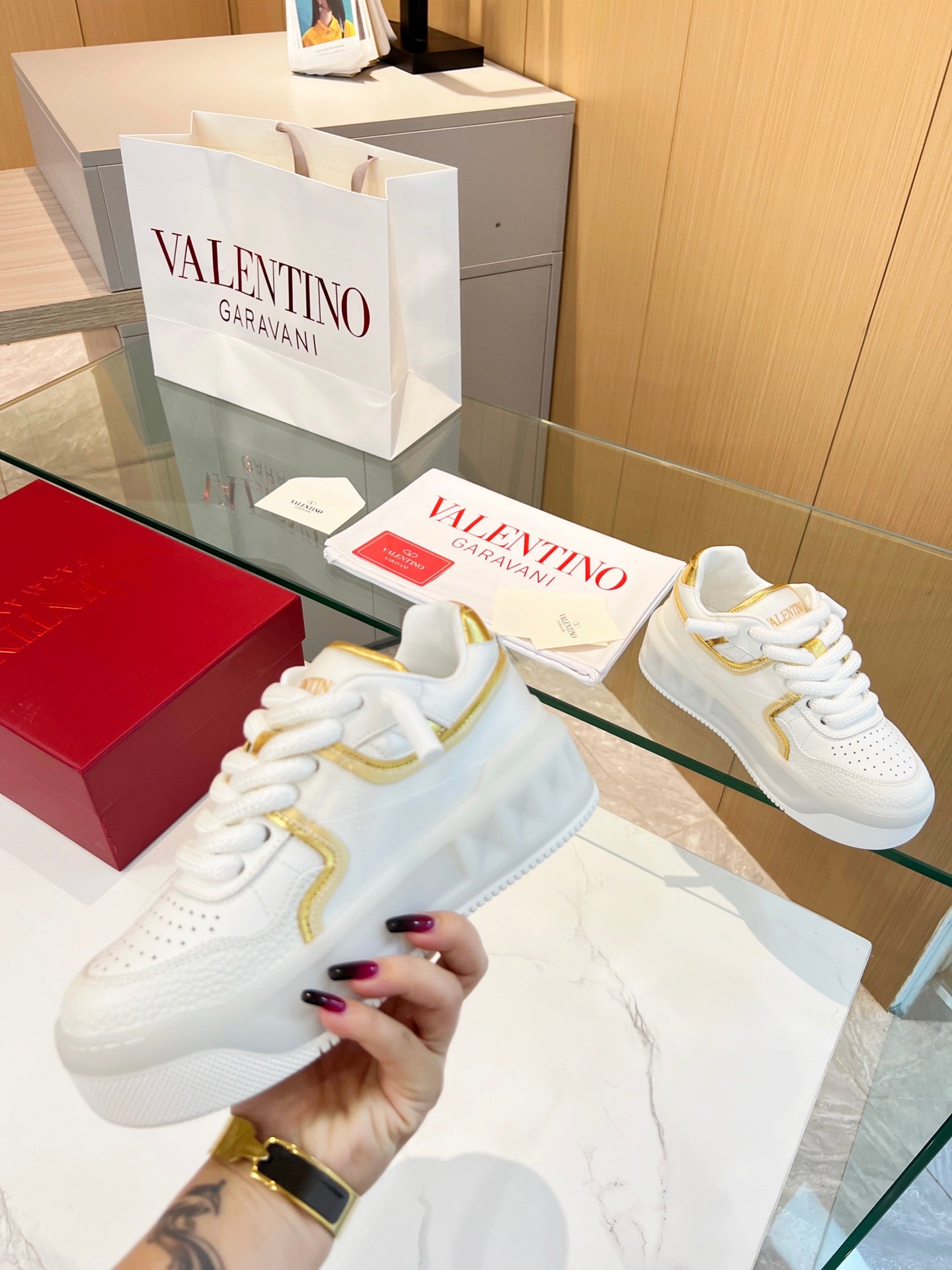 LuxluxHouse Best Quality Shoes Valentino