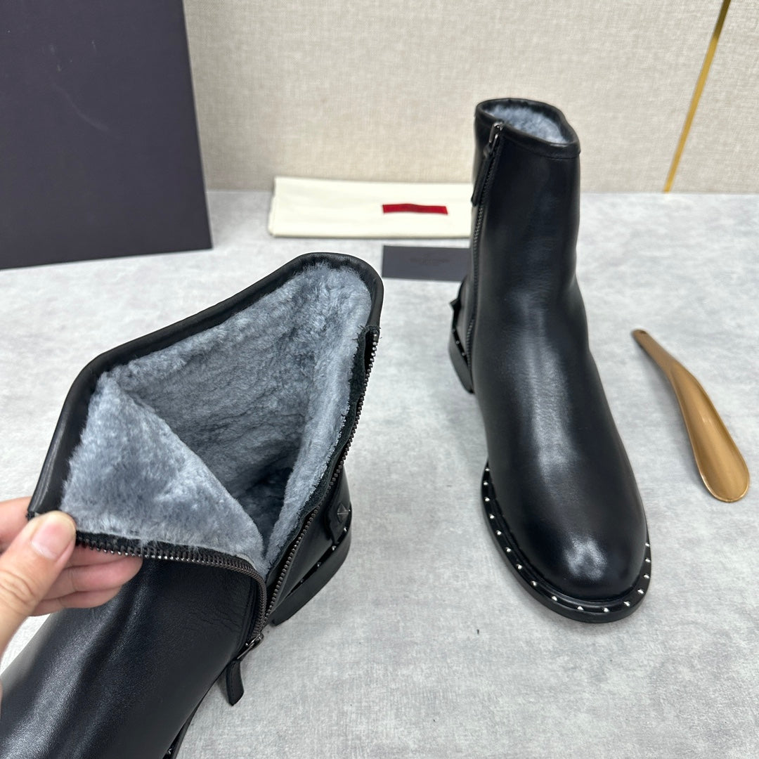 LuxluxHouse Best Quality Shoes Valentino
