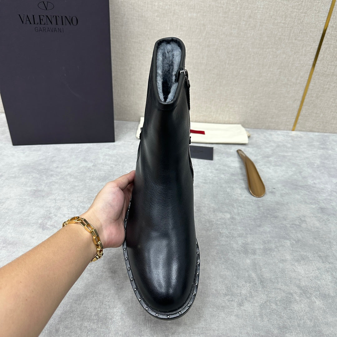 LuxluxHouse Best Quality Shoes Valentino