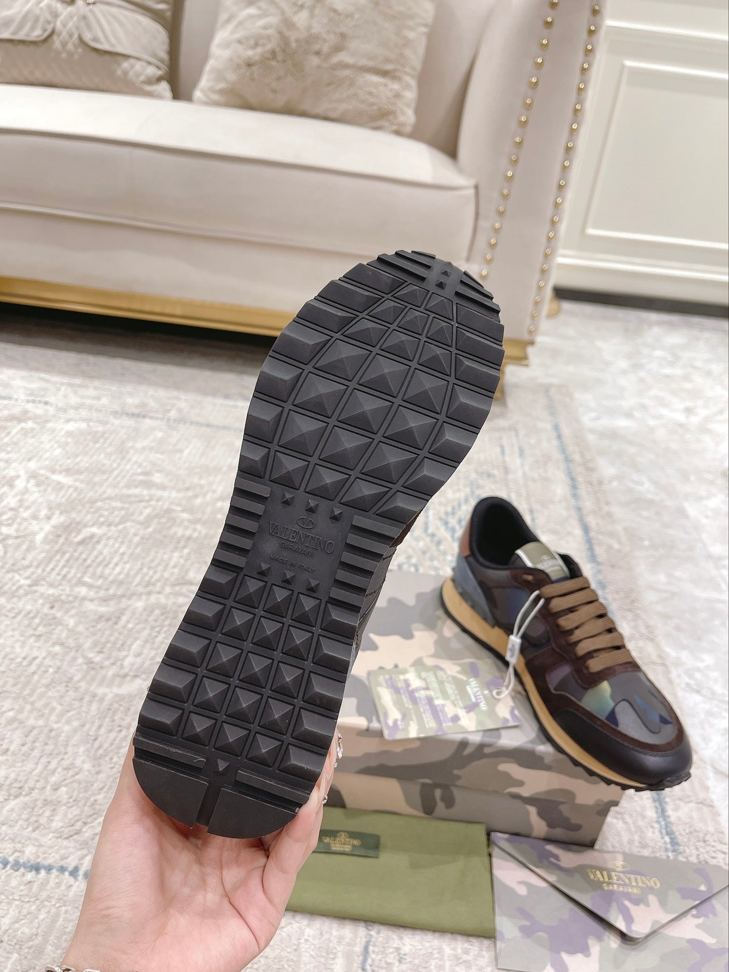 LuxluxHouse Best Quality Shoes Valentino