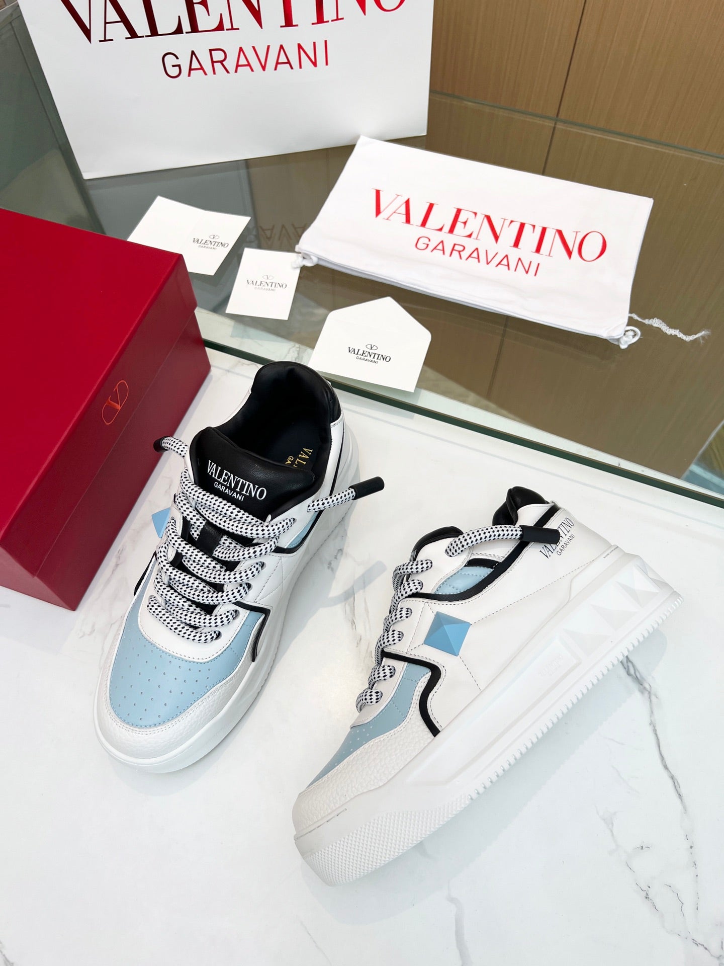 LuxluxHouse Best Quality Shoes Valentino