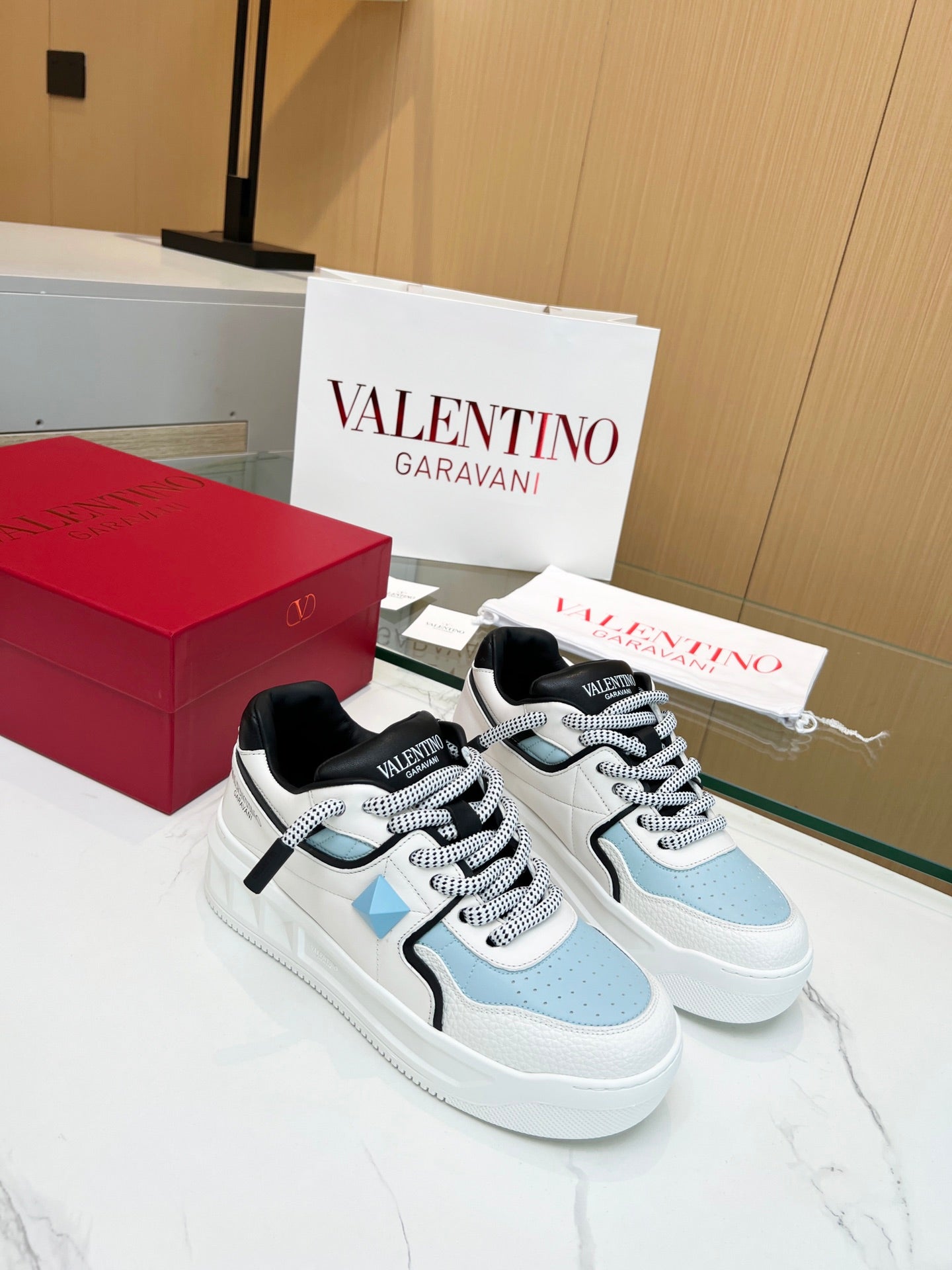 LuxluxHouse Best Quality Shoes Valentino