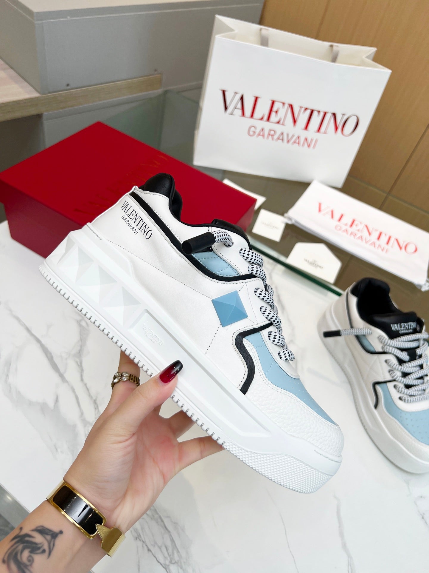 LuxluxHouse Best Quality Shoes Valentino