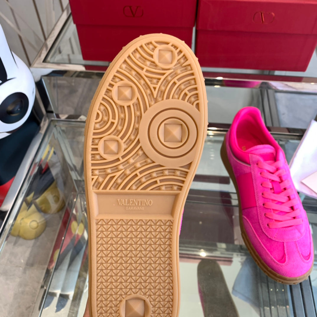 LuxluxHouse Best Quality Shoes Valentino