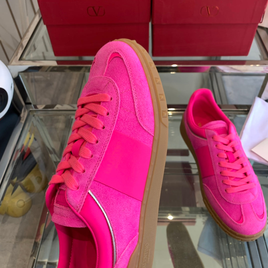 LuxluxHouse Best Quality Shoes Valentino